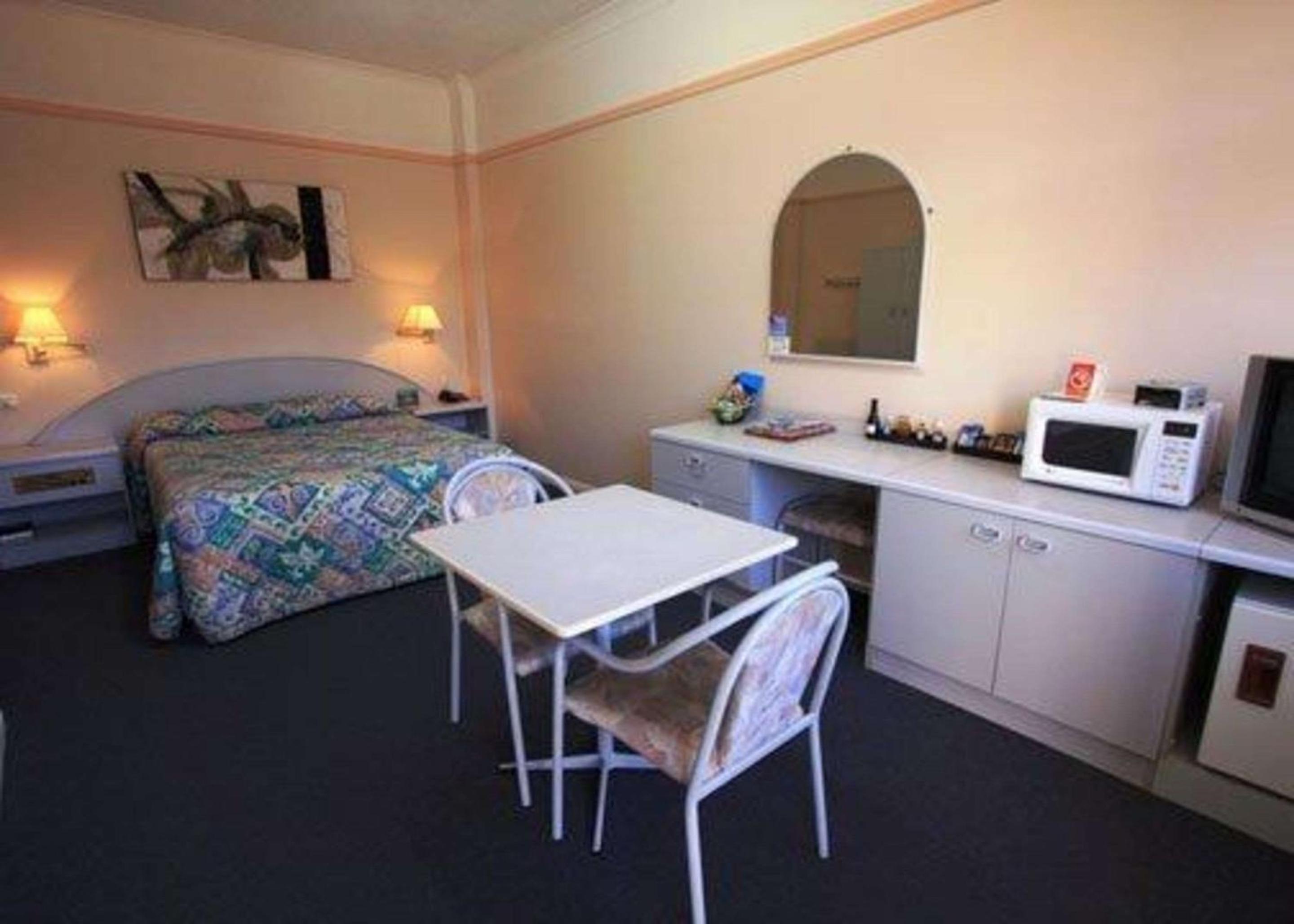 Queen Room - Photo 5