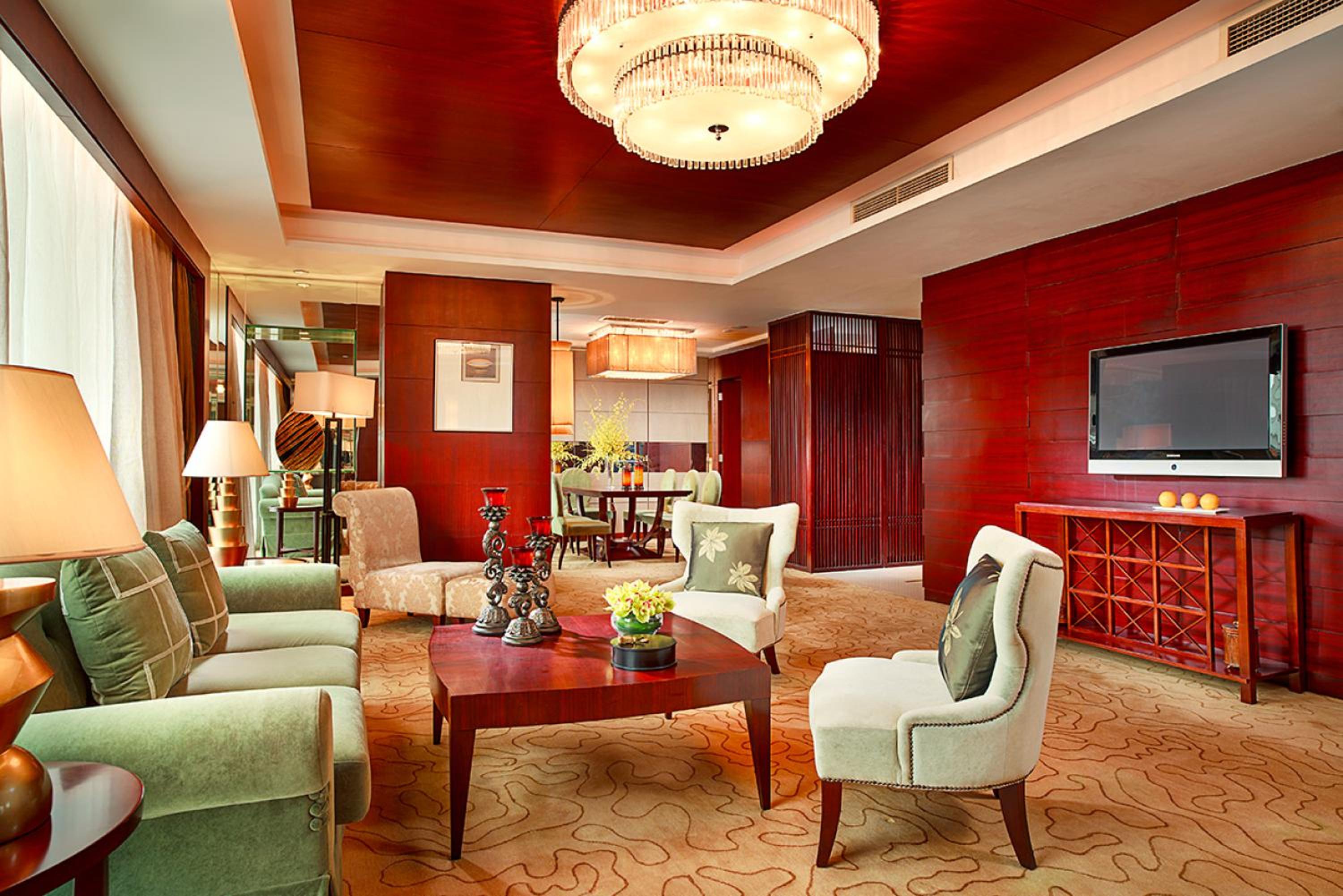 Prestige King Suite with Club Access and City View - Photo 4