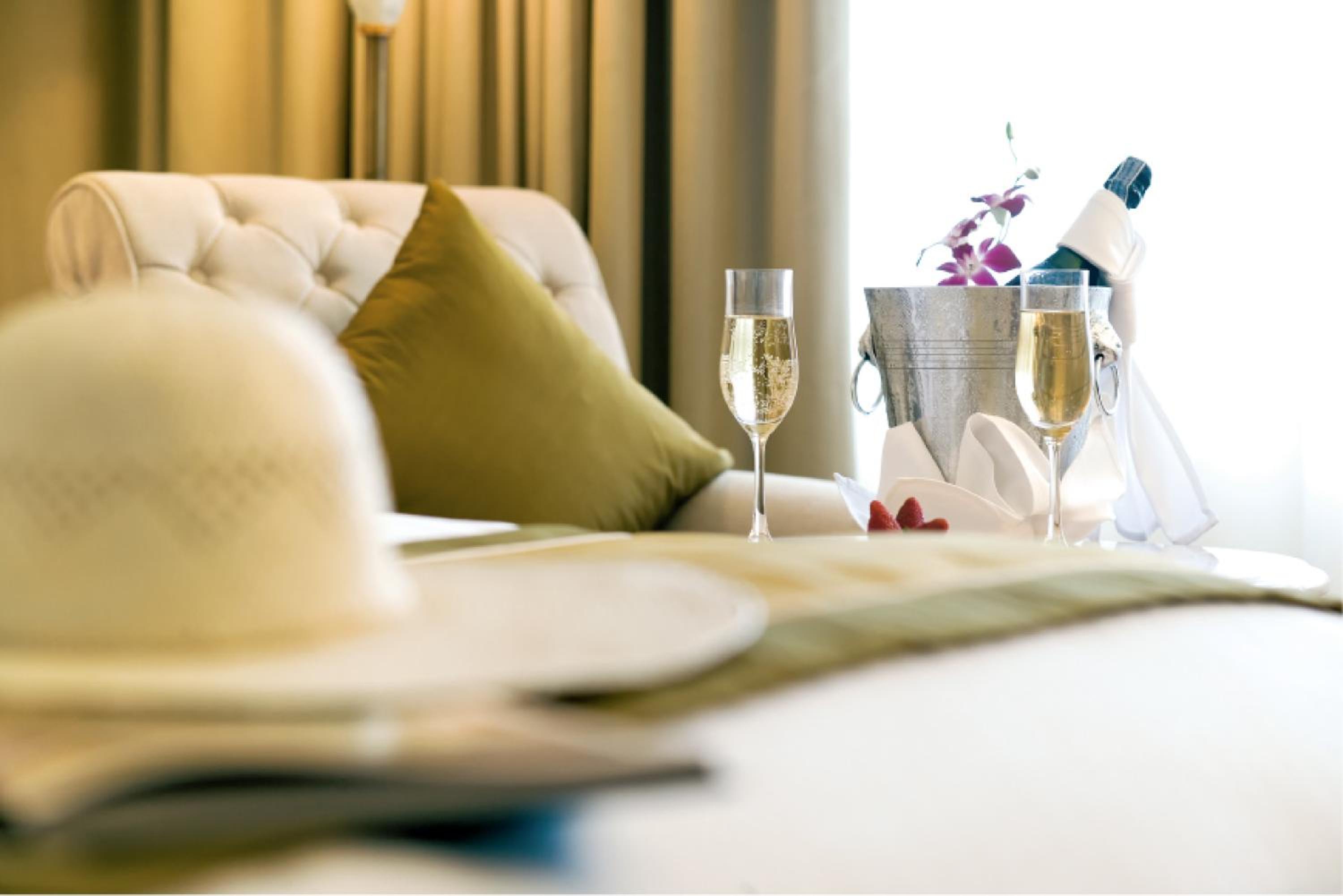 Prestige King Suite with Club Access and City View - Photo 5