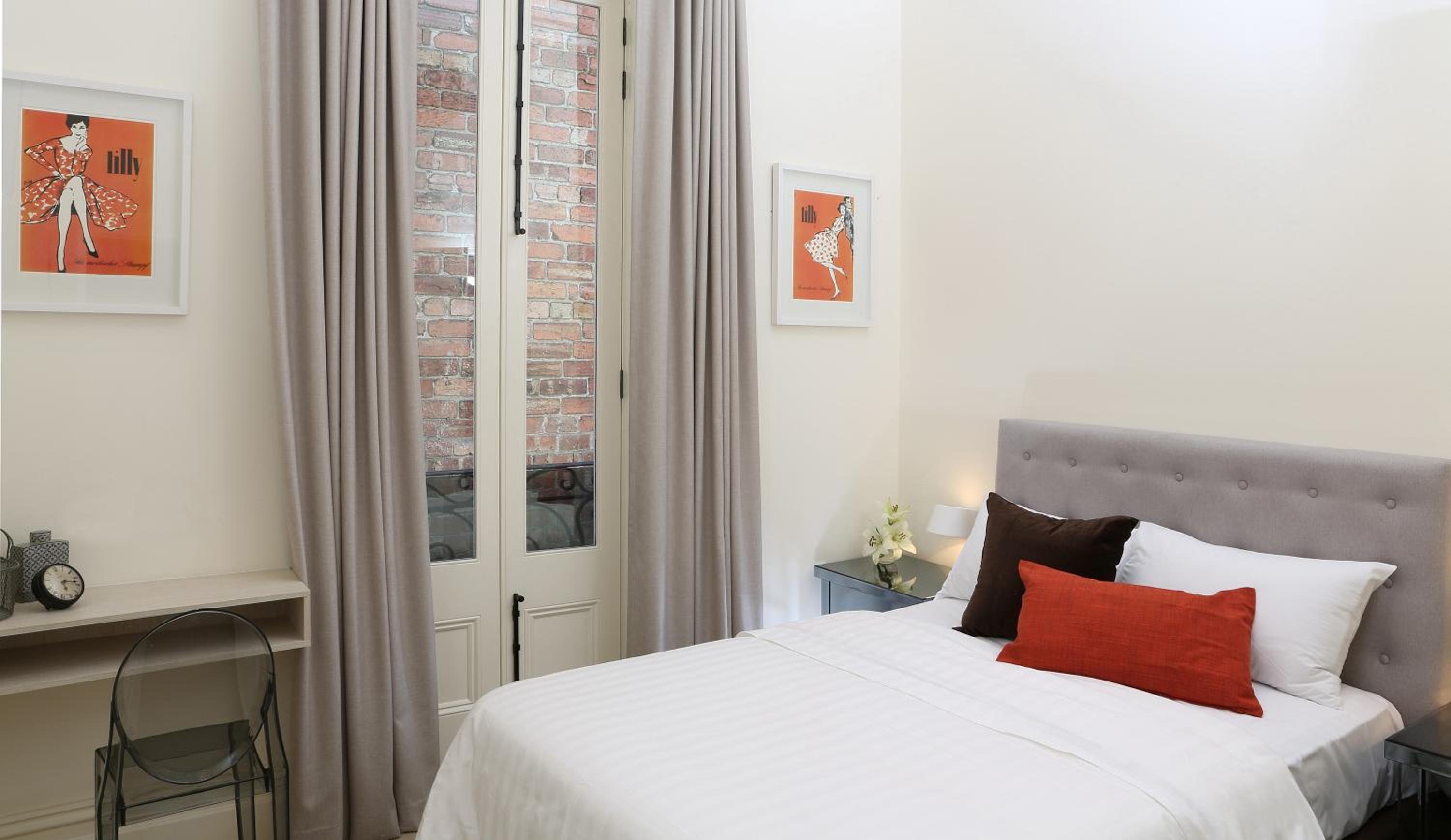One-Bedroom Apartment - Photo 1