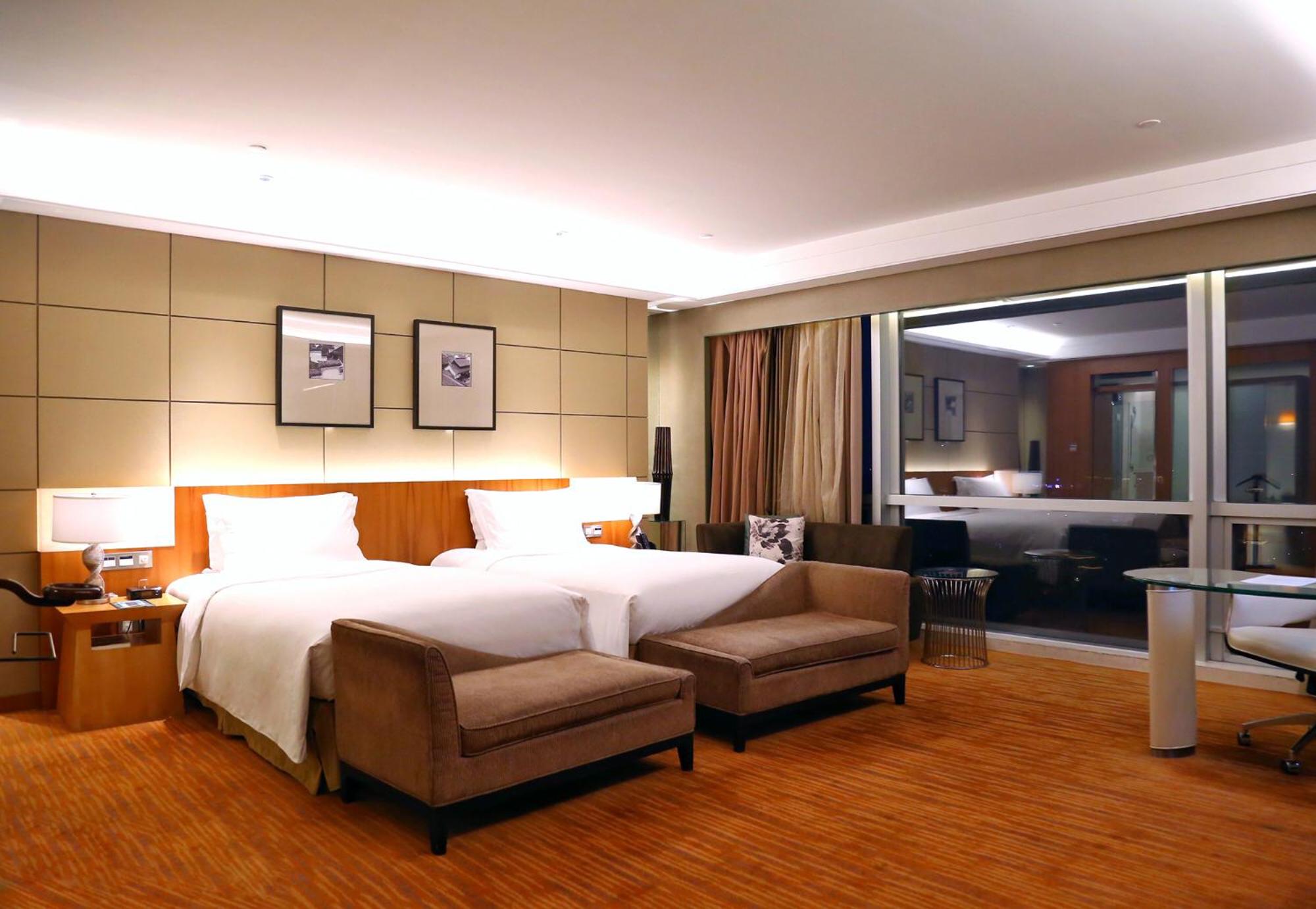 Luxury Twin Room with City View - Club Sofitel - Photo 1