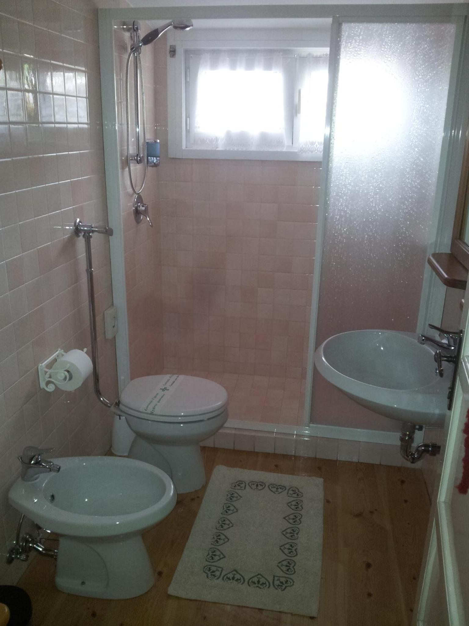 Two Adjacent Rooms with Private External Bathroom (4 Adults) - Photo 4