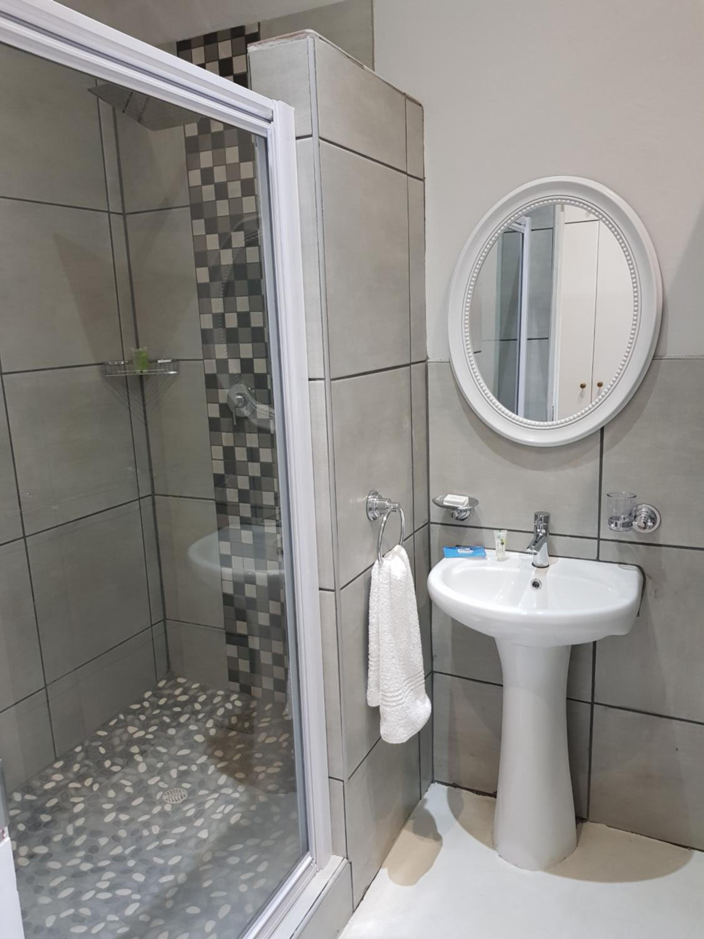 Double or Twin Room - Photo 3