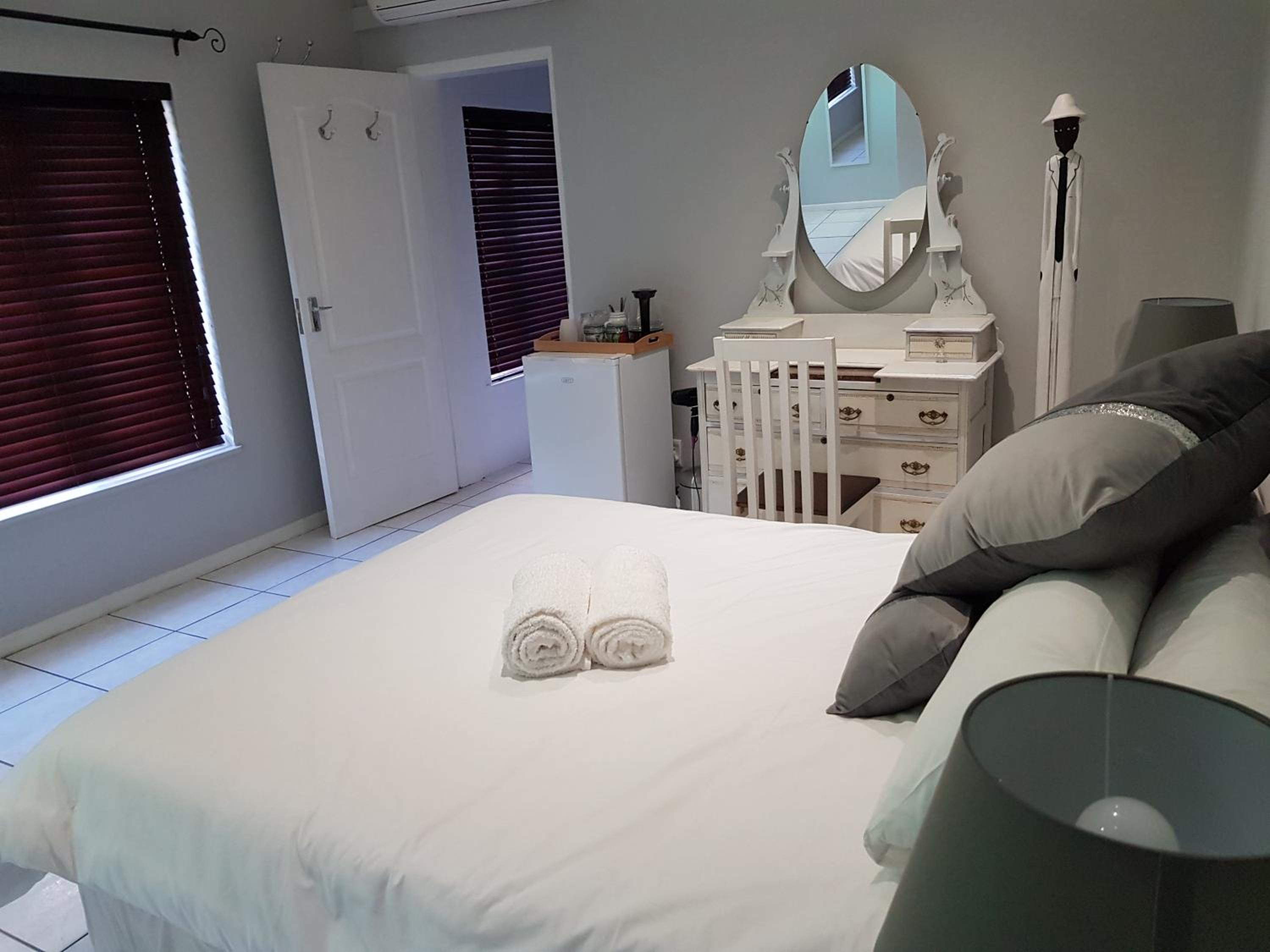 Double Room with Garden View - Photo 6