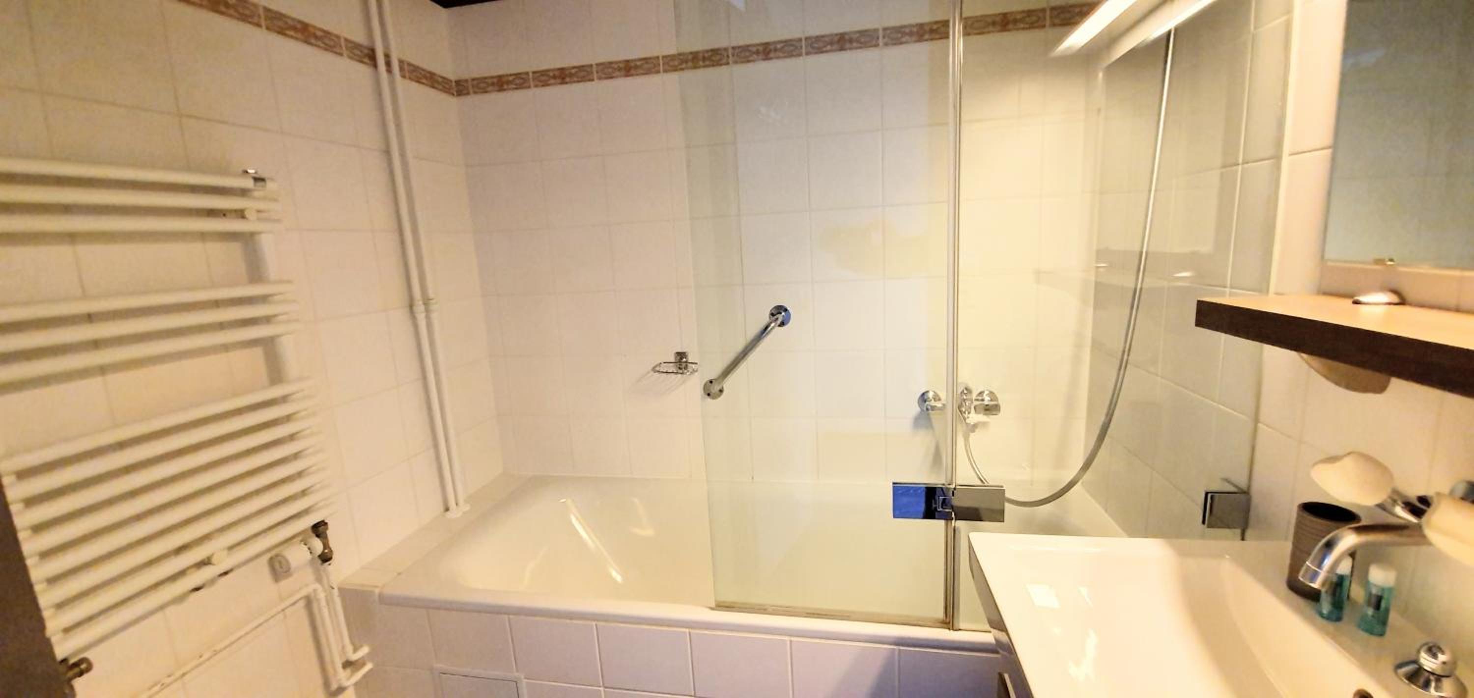 One-Bedroom Apartment - Photo 9