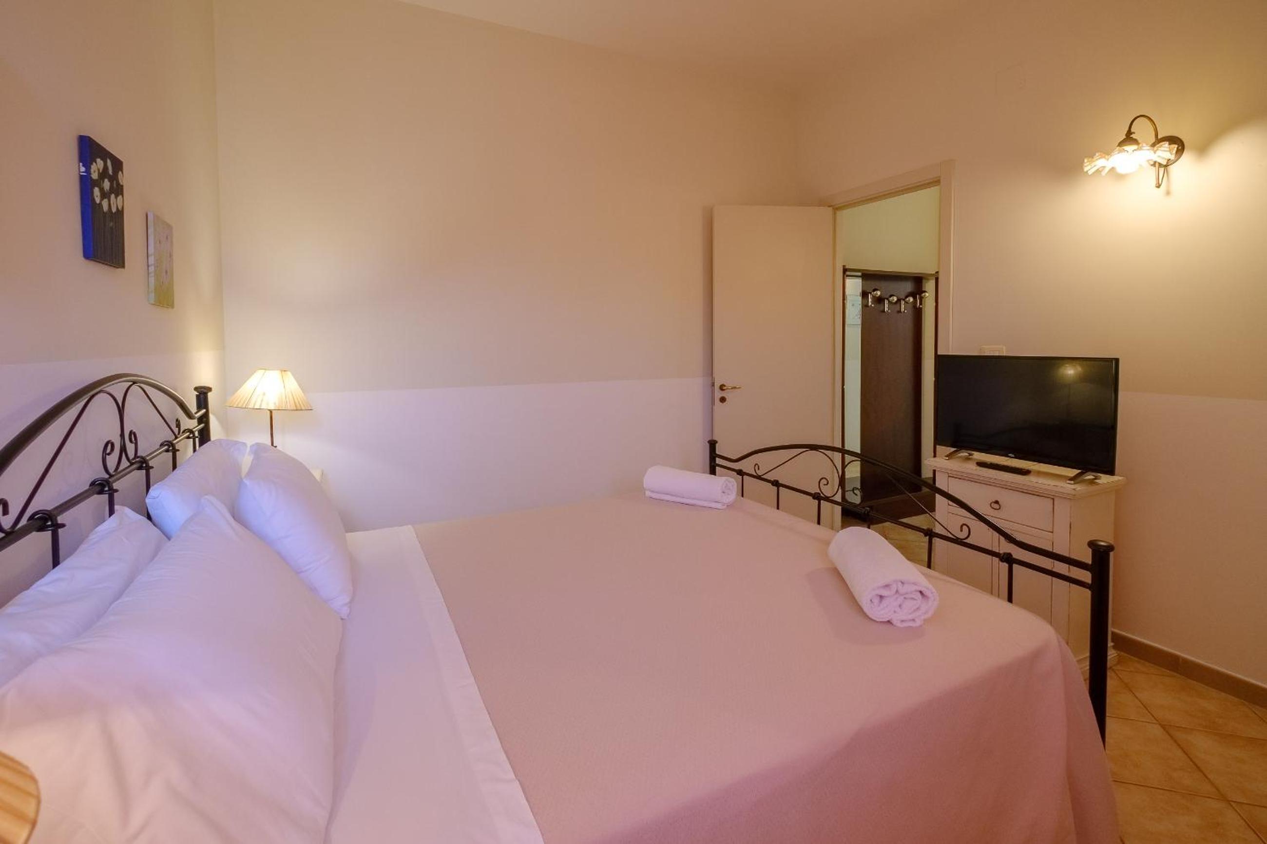 One-Bedroom Apartment (3 Adults)