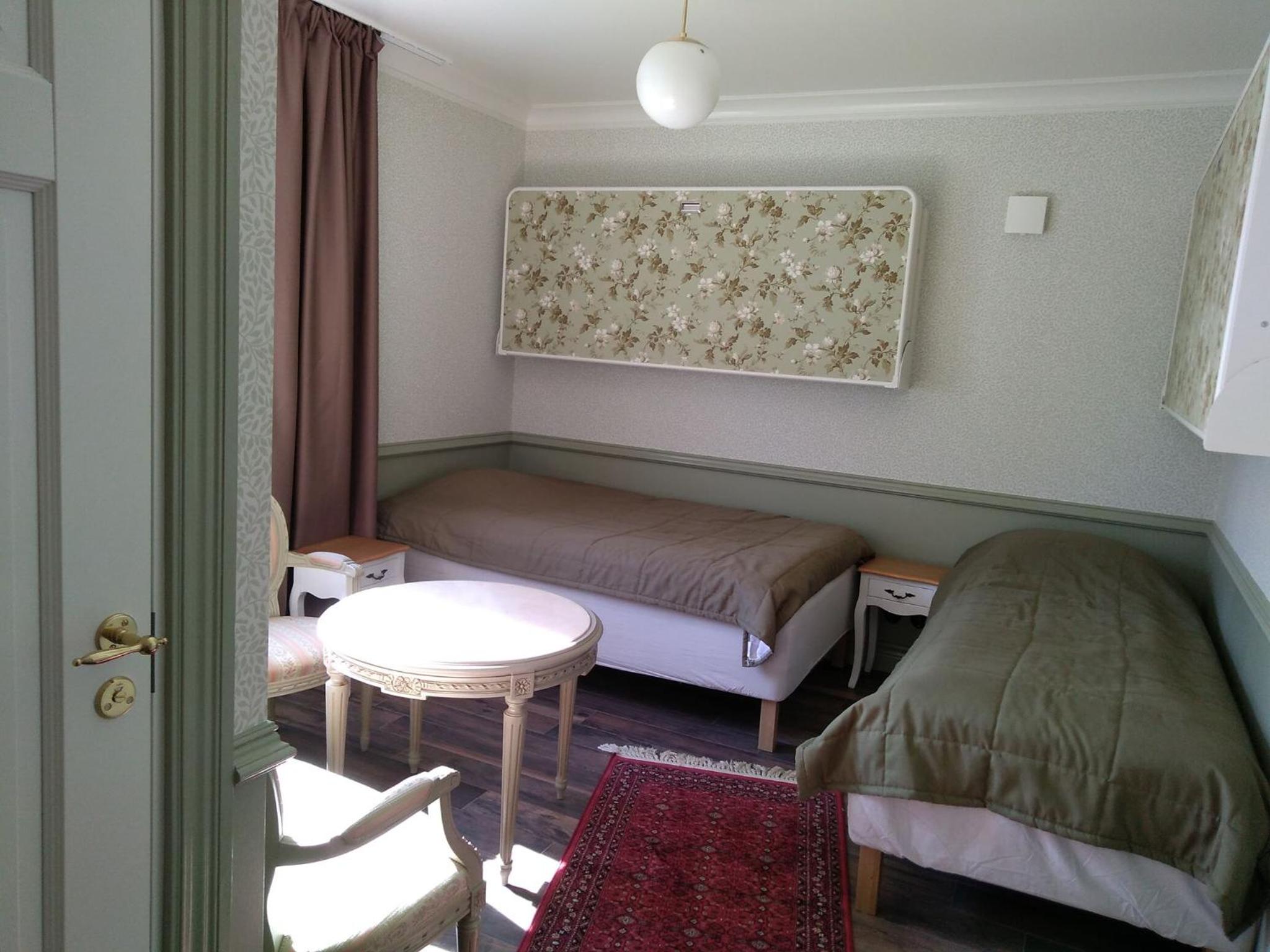 Family Room with Private Bathroom photo 3