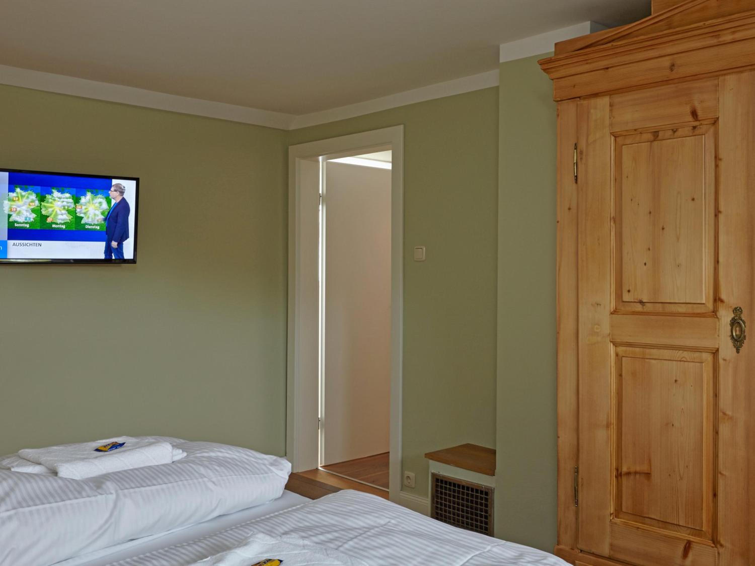 Three-Bedroom Vacation Home thumbnail 5