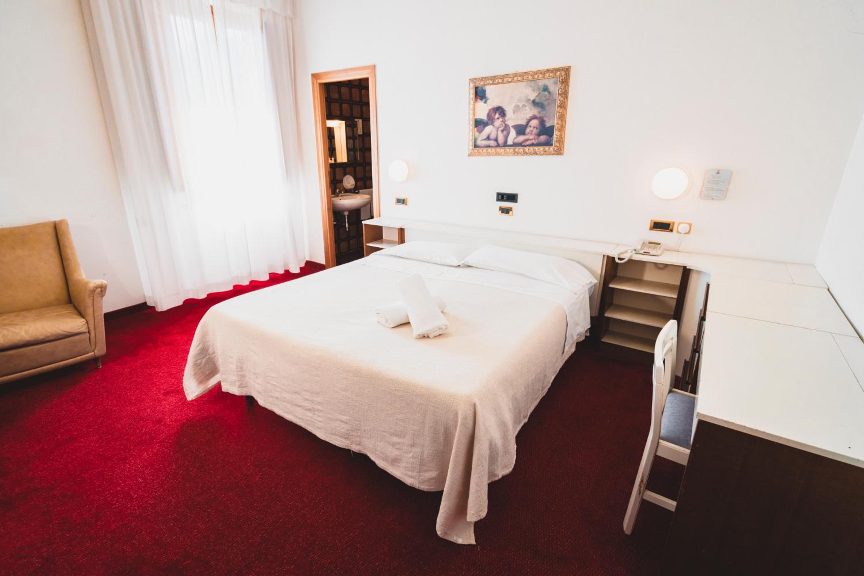 Economy Double Room photo 2