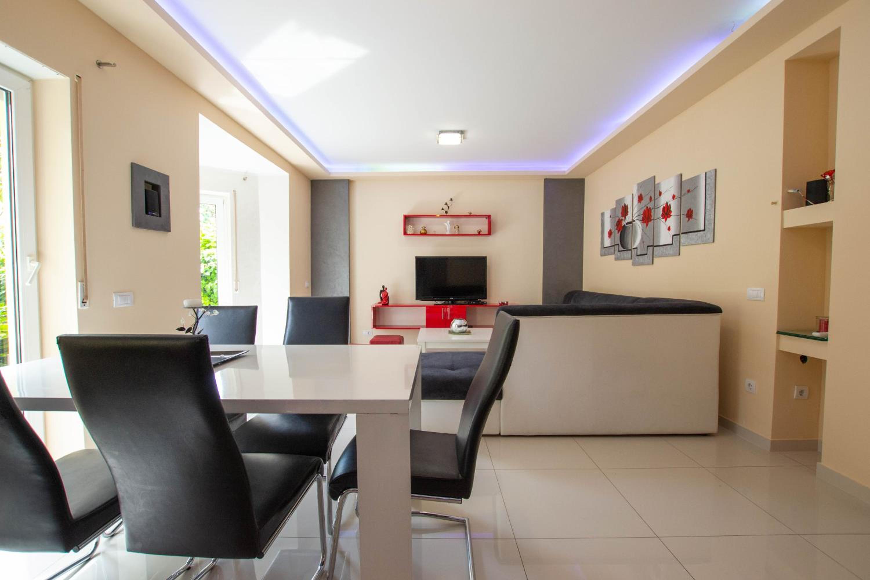 Two-Bedroom Apartment - Photo 19
