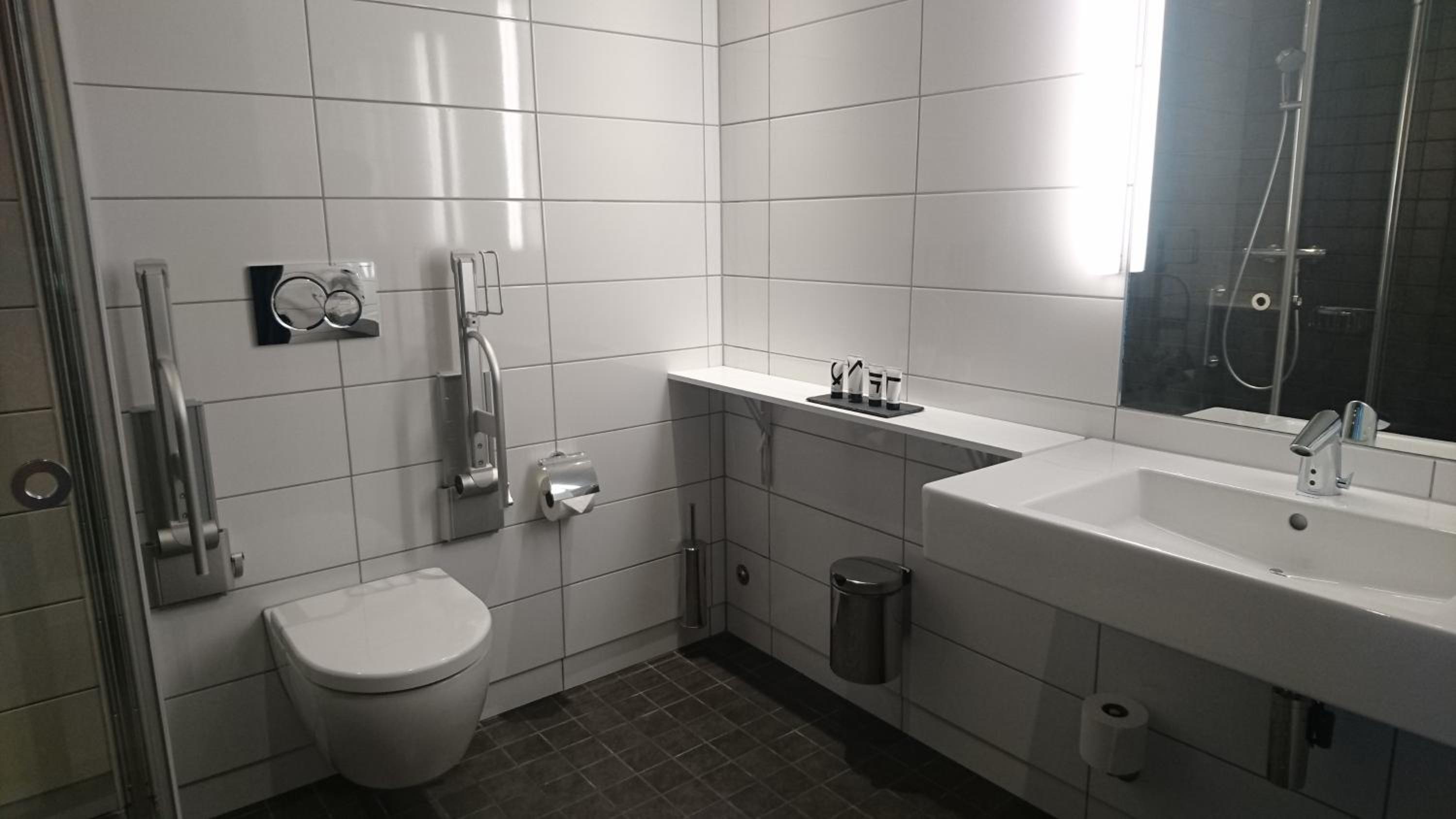 Double Room - Disability Access photo 2