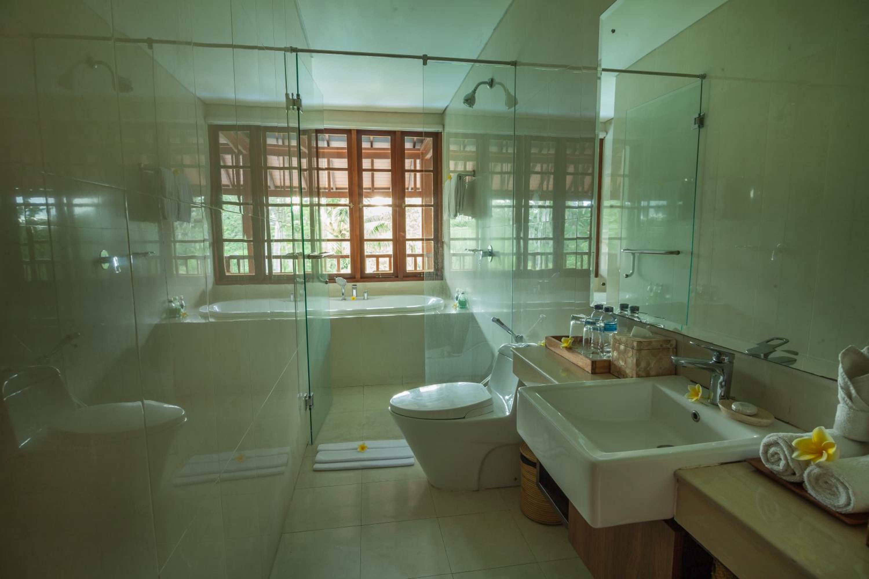 Suite - Photo 33