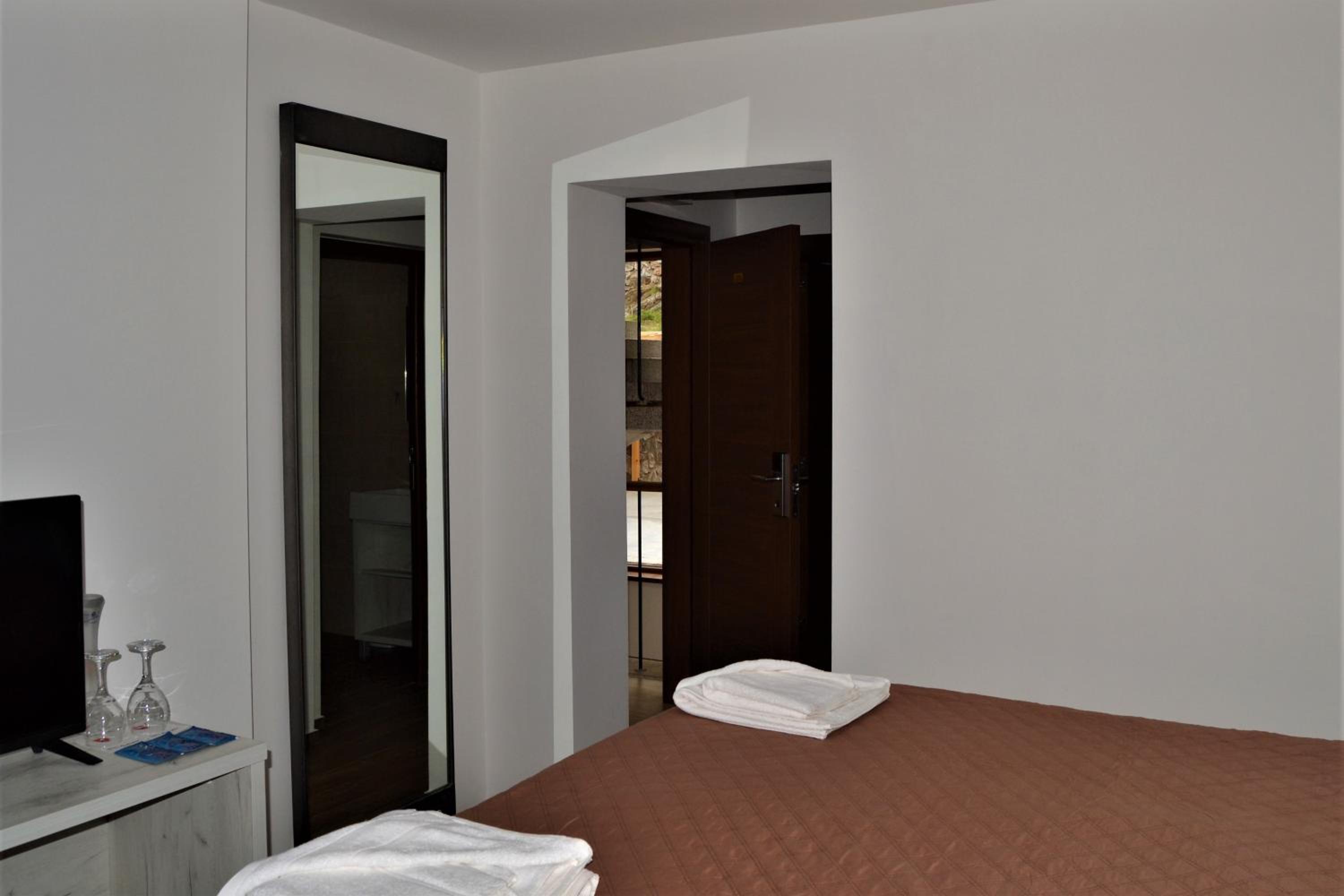 Apartment with Lake View