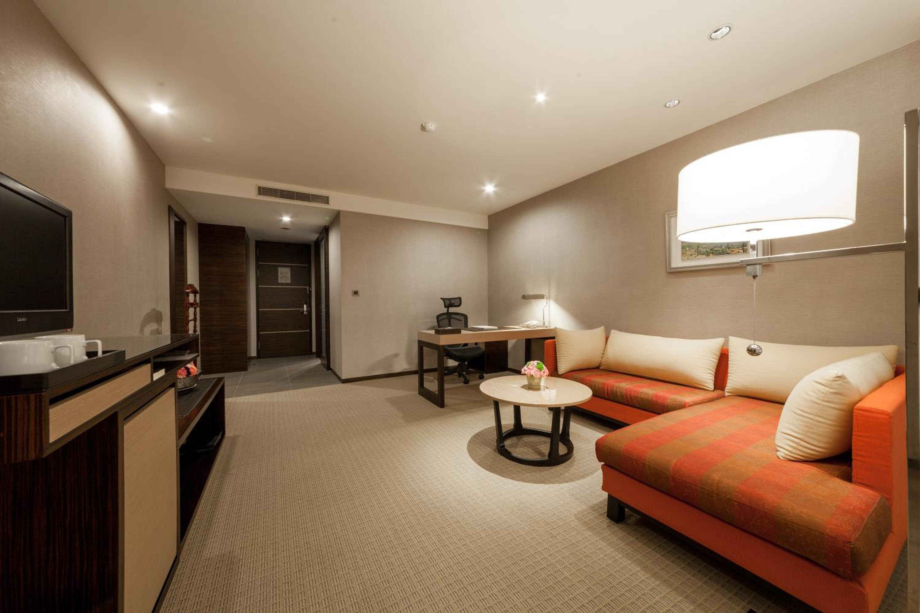 Business Suite - Photo 4