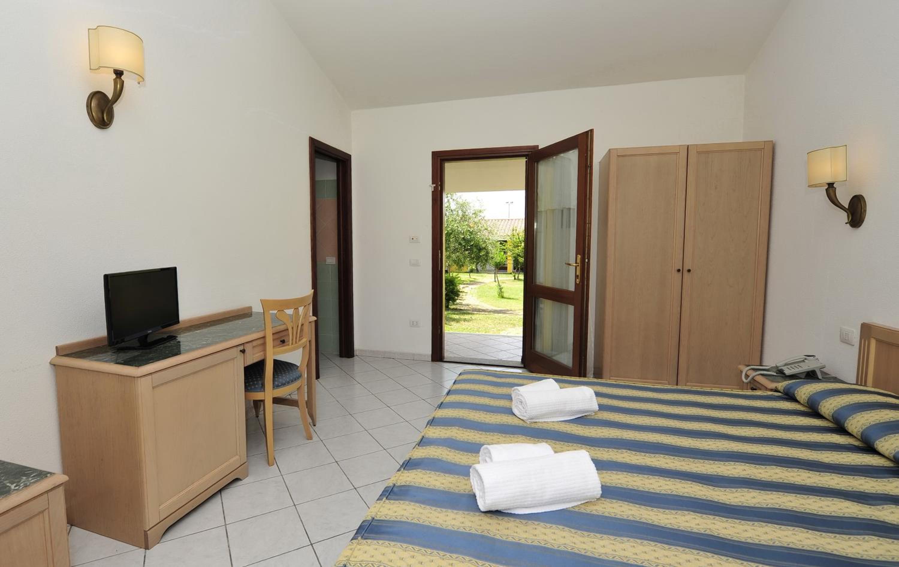 Superior Double or Twin Room with Garden View - Photo 2