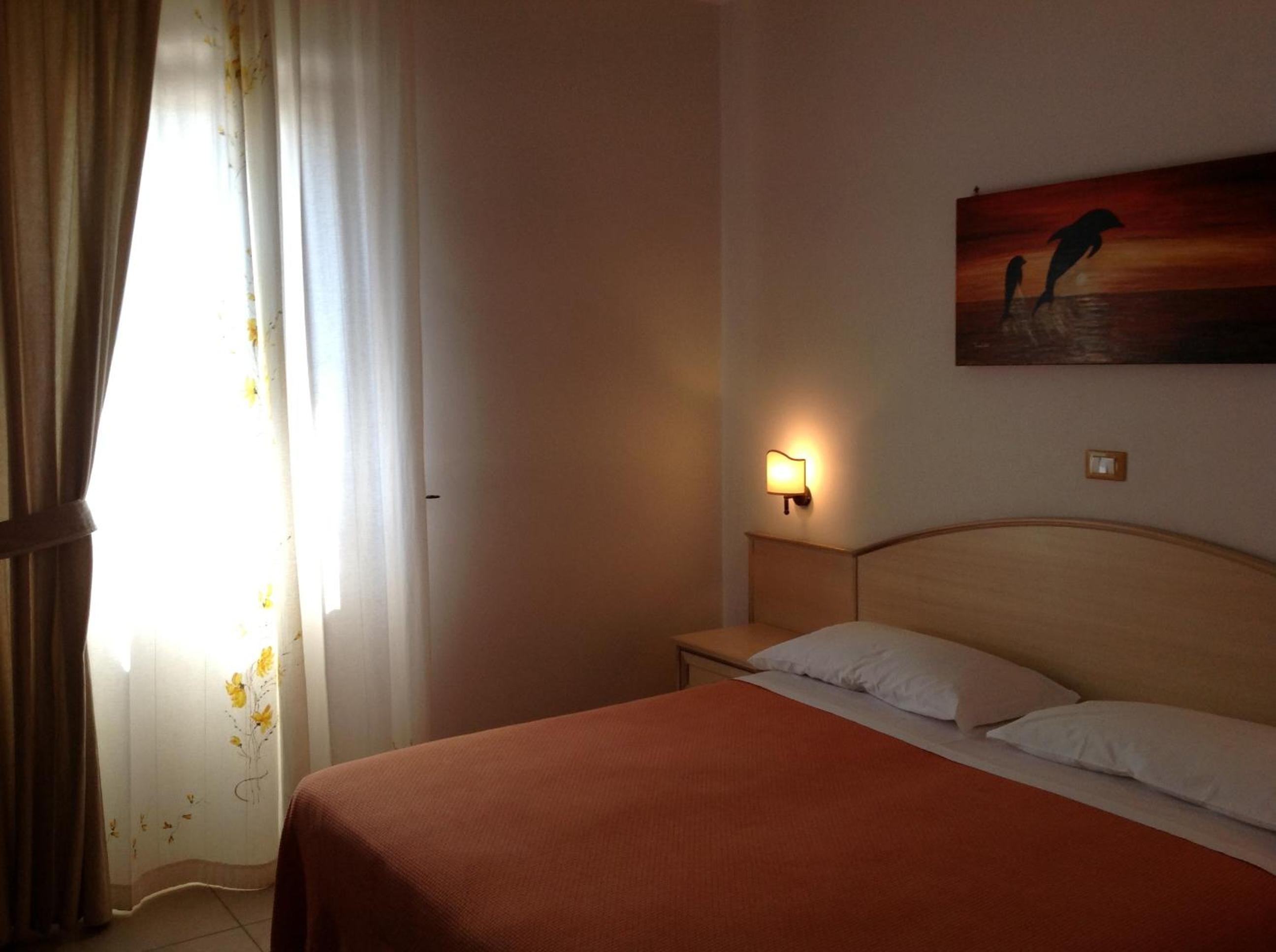 Deluxe Double Room - Photo 16