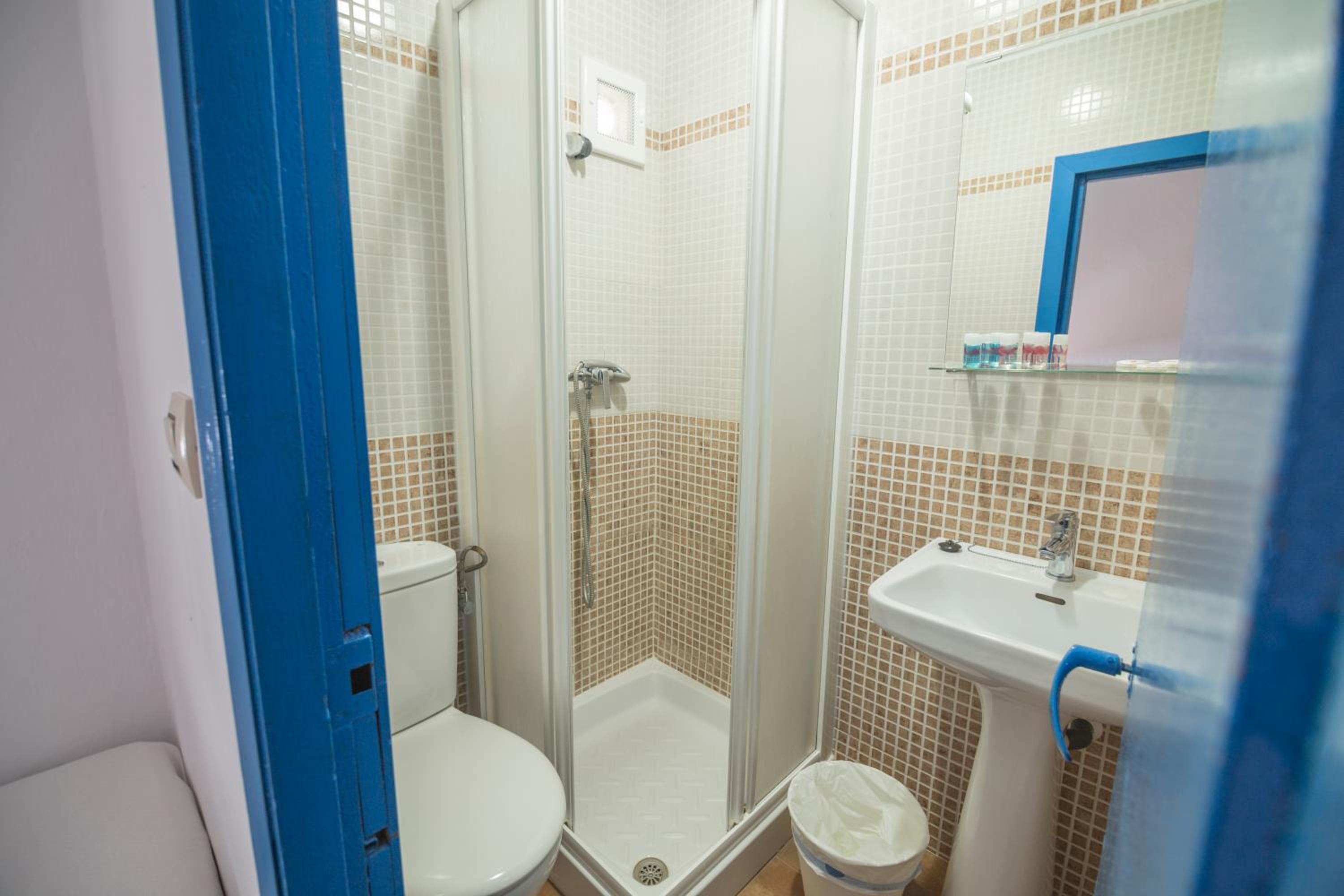 Budget Double Room photo 3