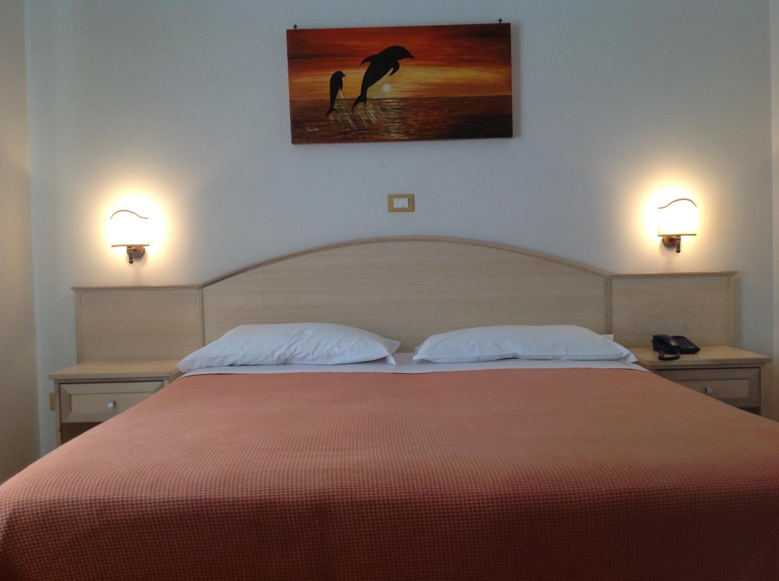 Deluxe Double Room - Photo 18