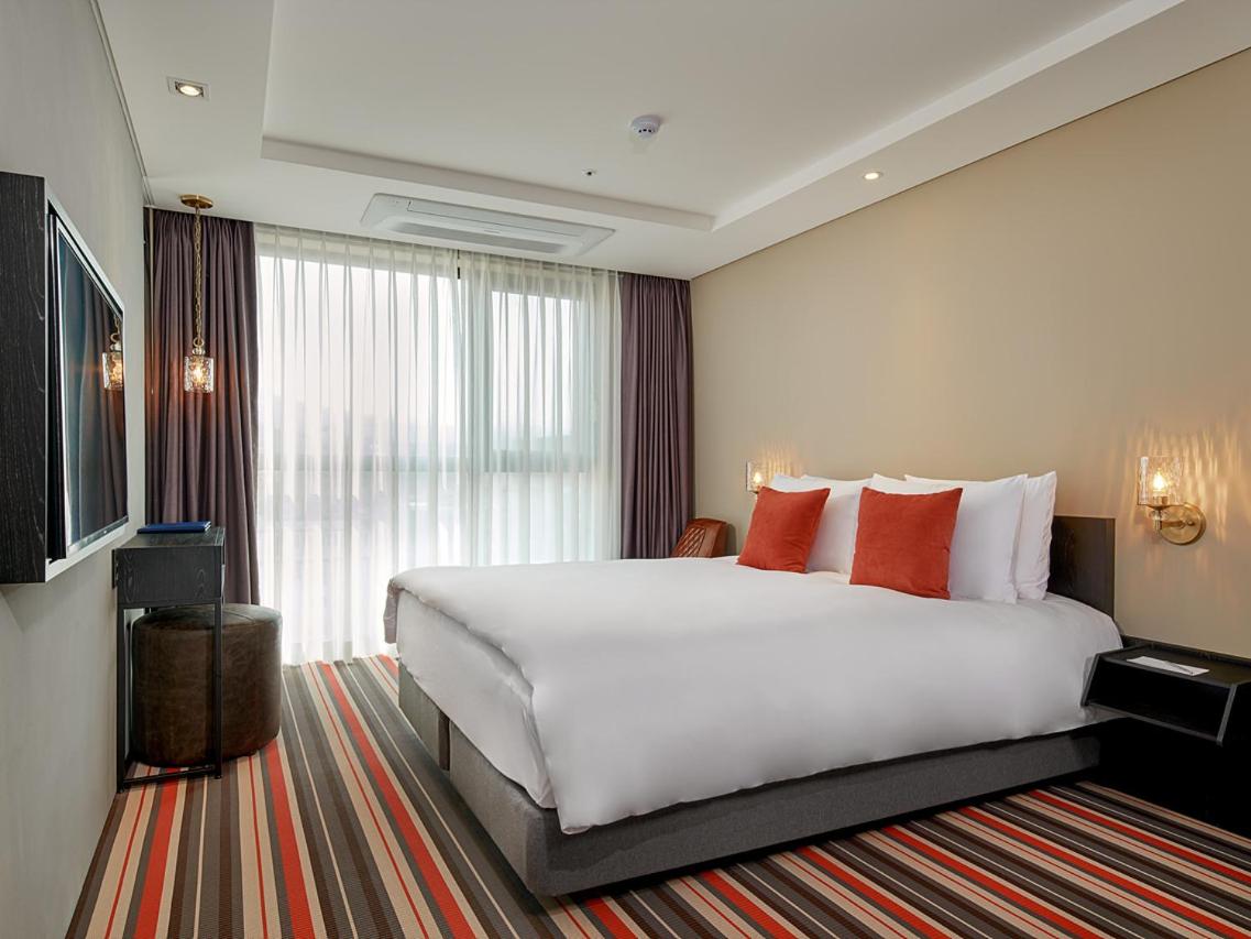 Standard Double Room - Photo 16
