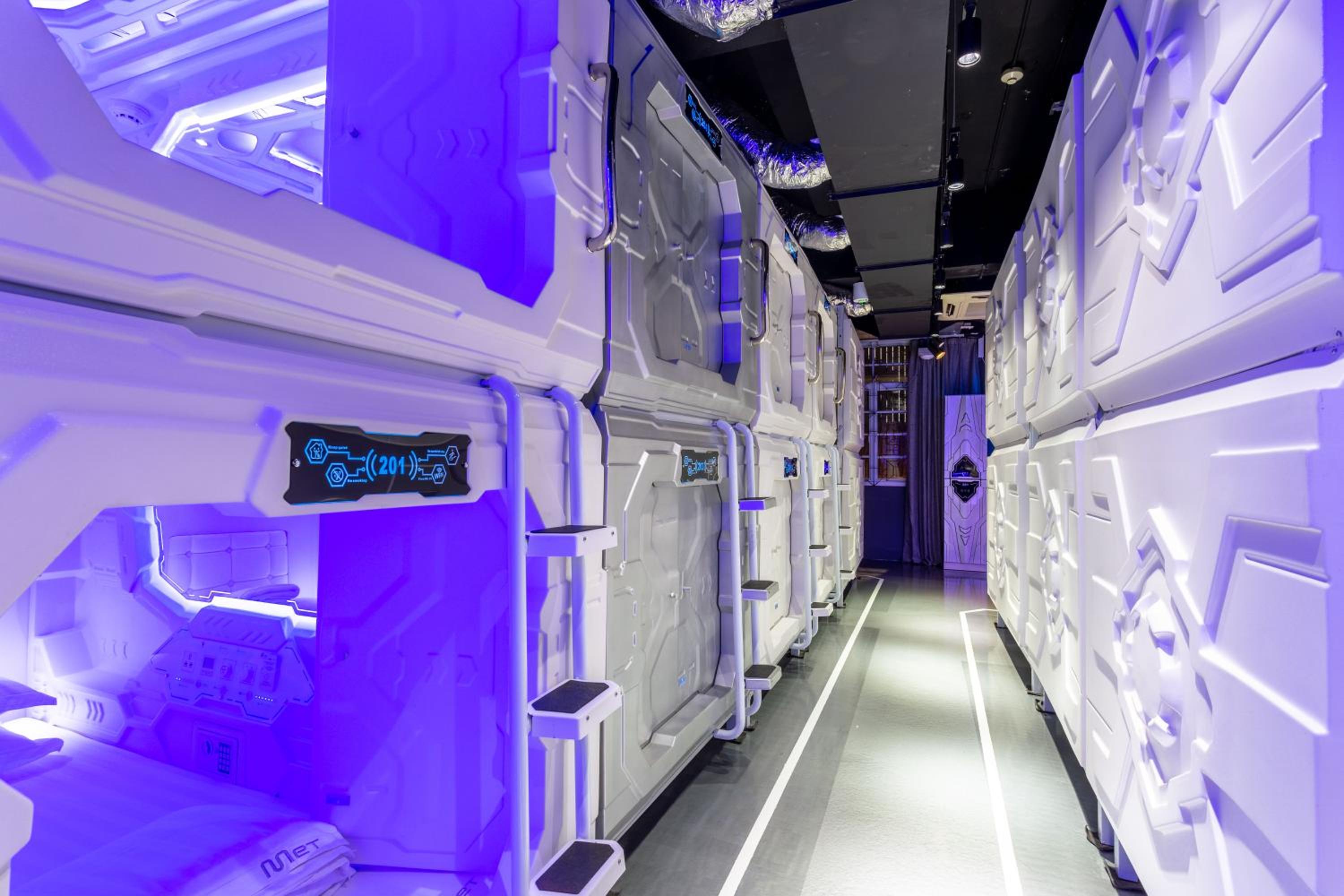 Superior Single Space Pod photo 3