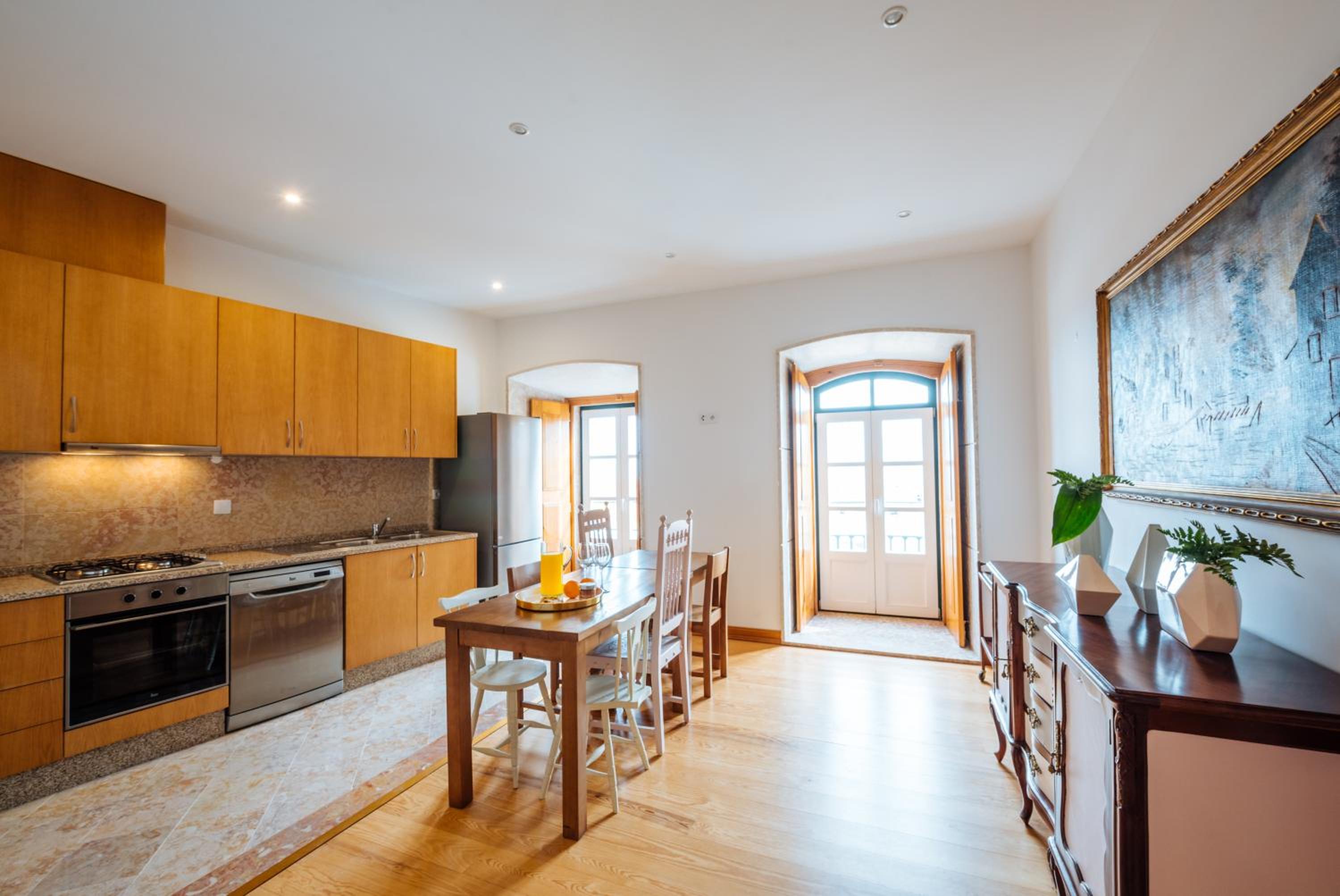 Family Two-Bedroom Apartment with River View  - Photo 15