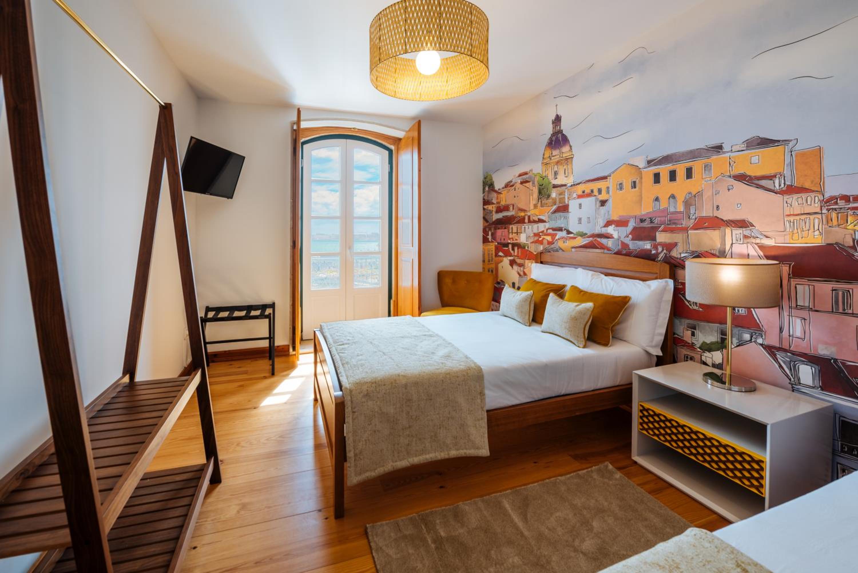 Family Two-Bedroom Apartment with River View  - Photo 3