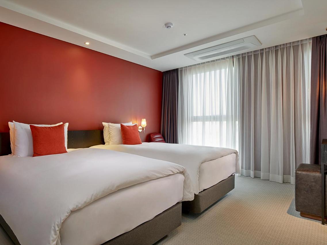 Standard Twin Room - Photo 3