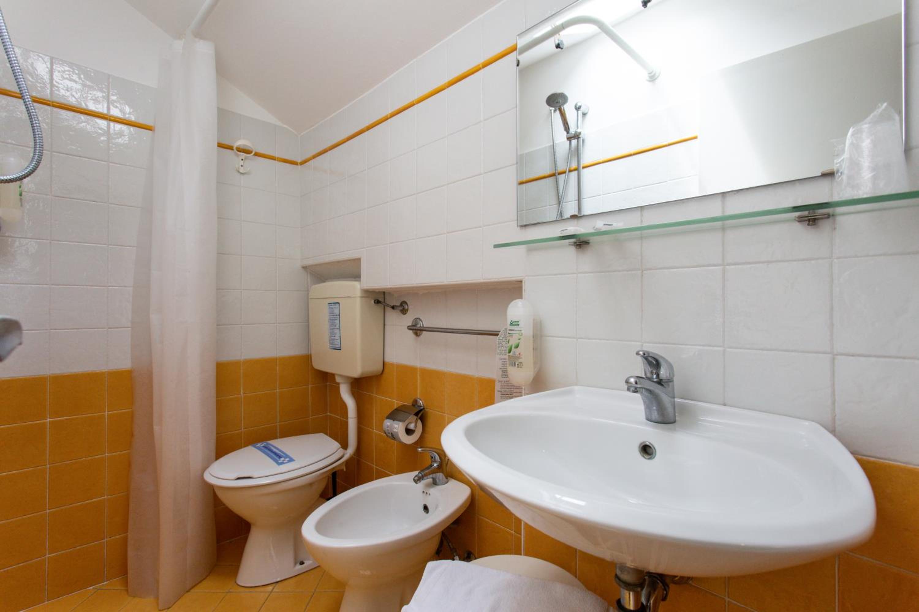 Small Double Room with Balcony photo 2