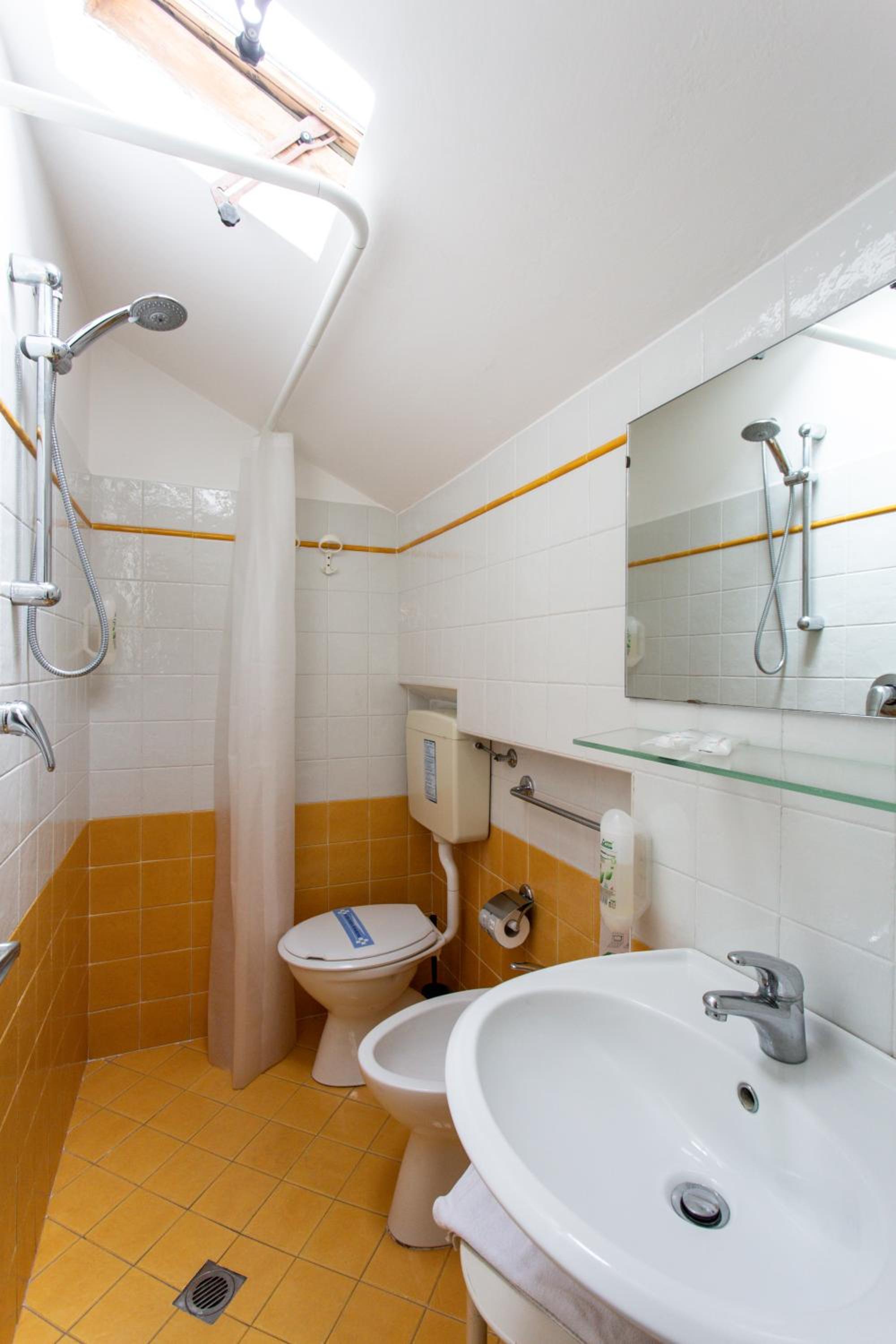Small Double Room with Balcony photo 3