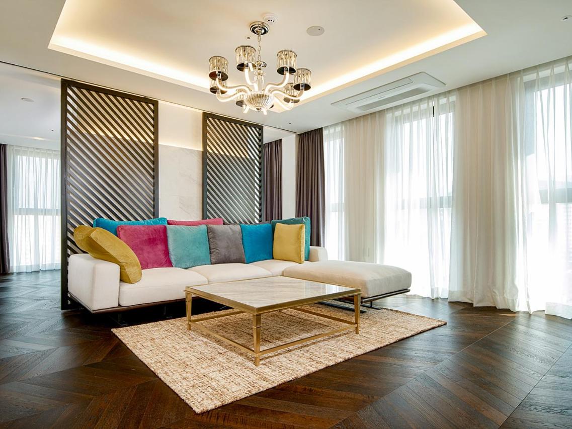 One-Bedroom Suite - Photo 3