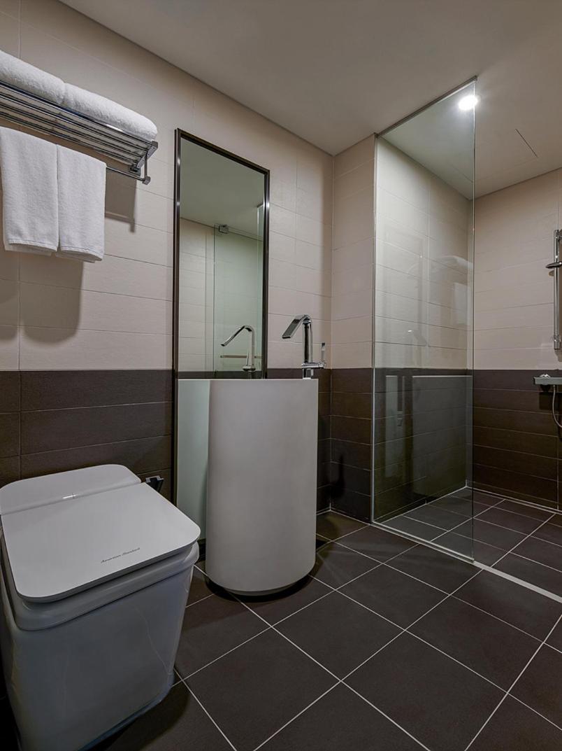 Two-Bedroom Suite - Photo 10