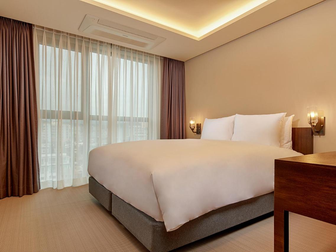 Two-Bedroom Suite - Photo 7