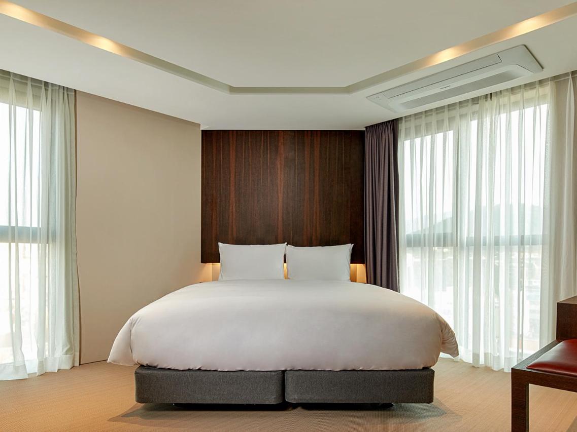 Two-Bedroom Suite - Photo 6