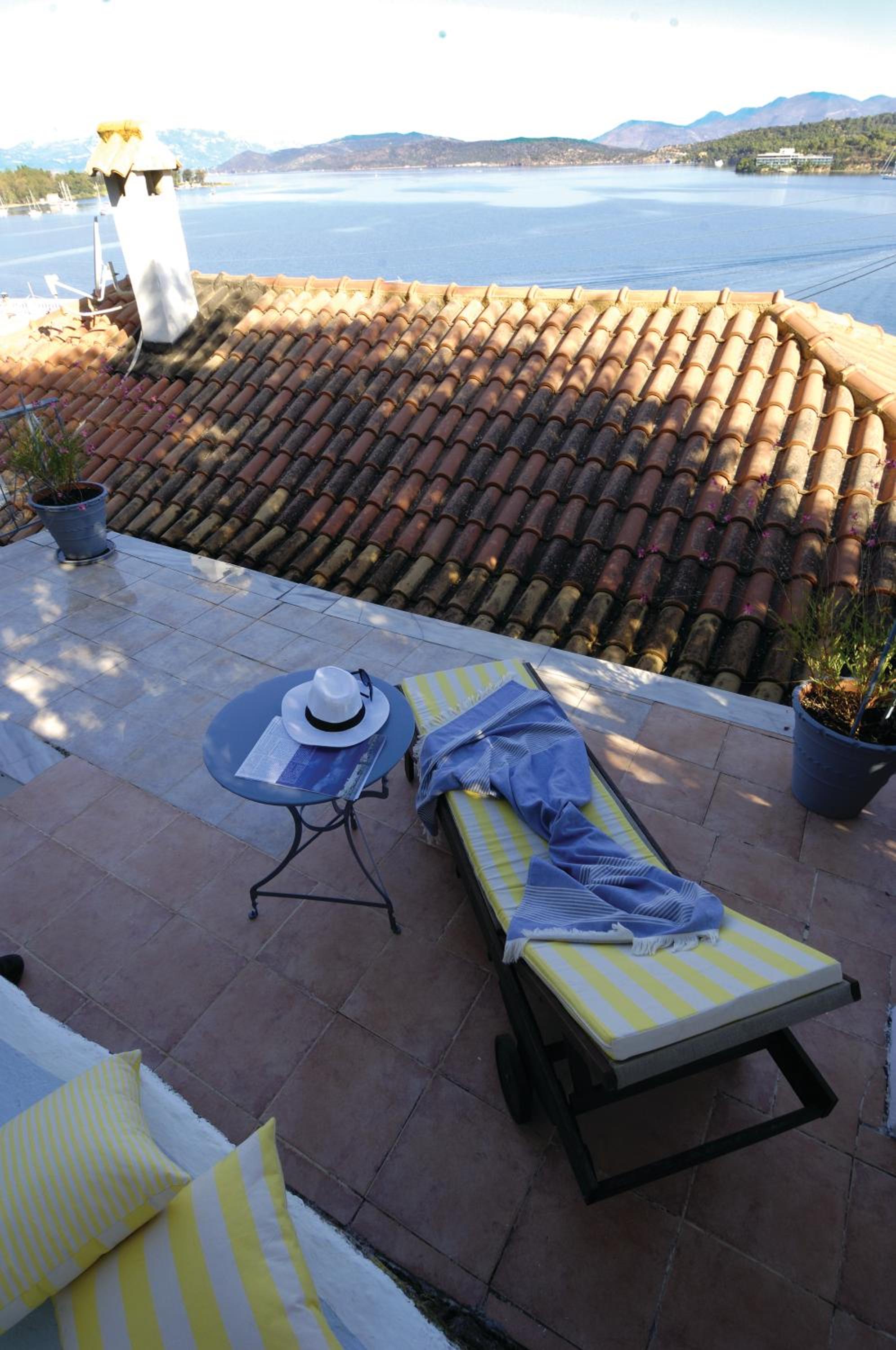Apartment with Sea View - Photo 2