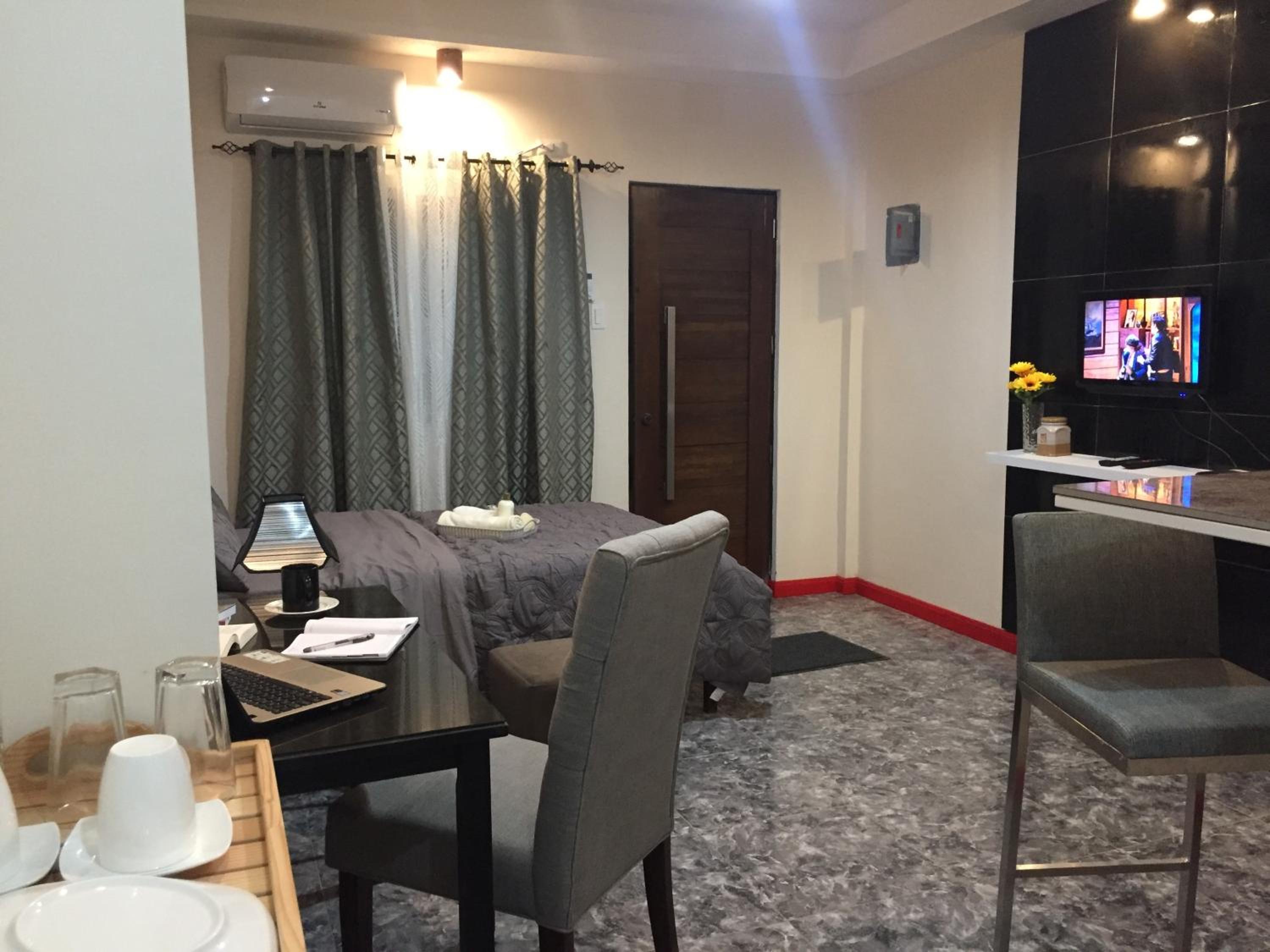 One-Bedroom Apartment - Photo 1