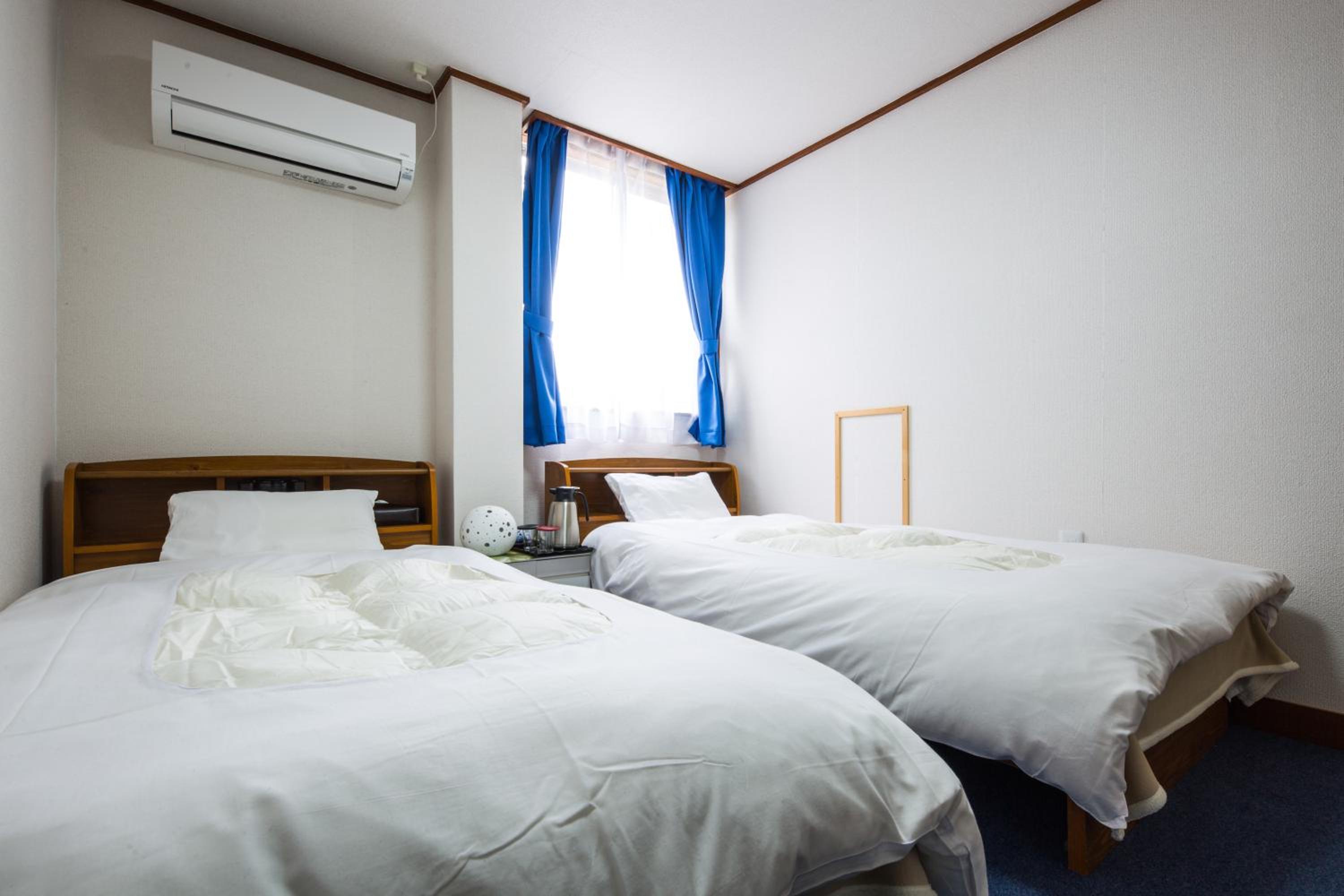 Twin Room - Photo 3