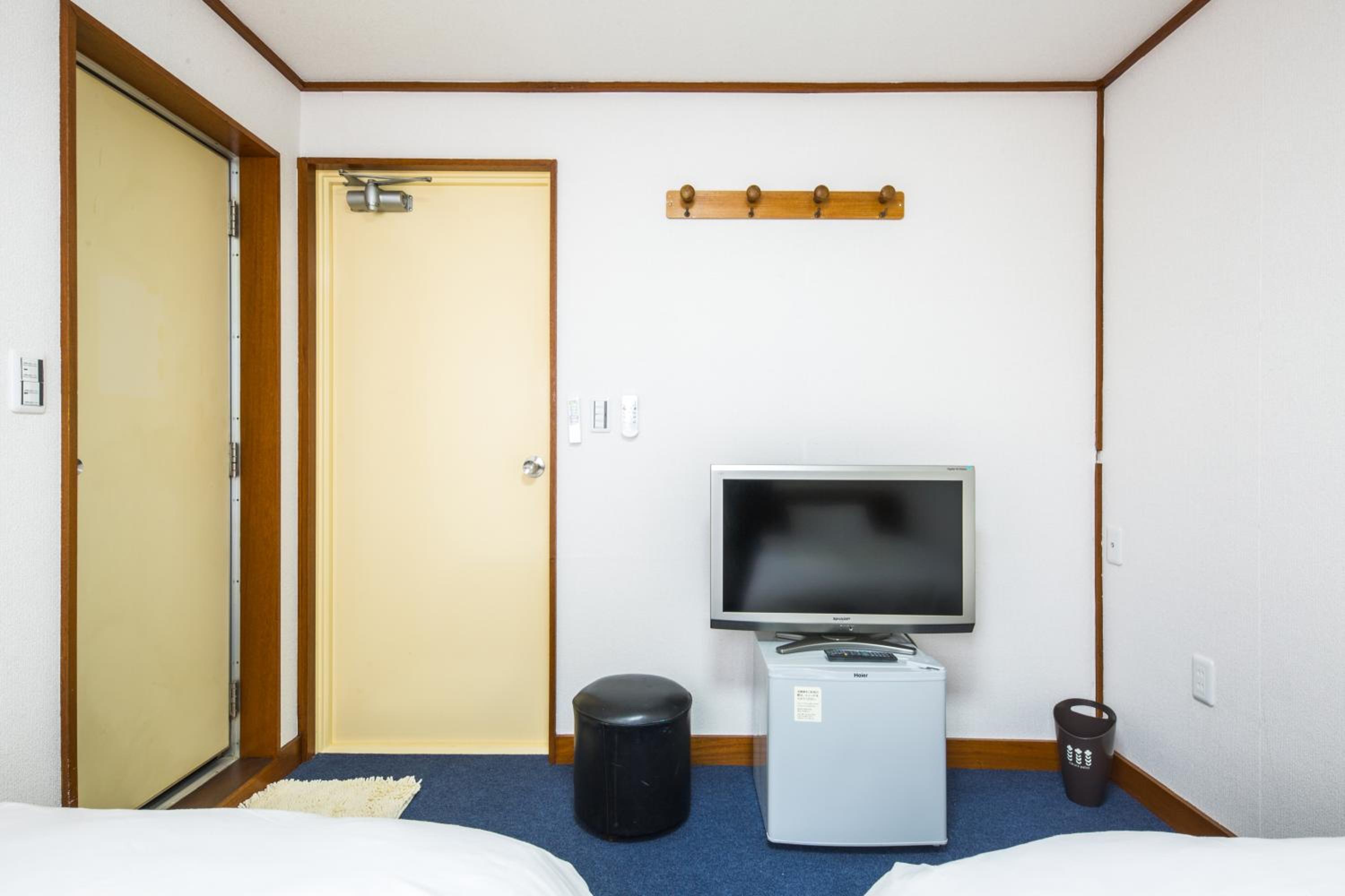 Twin Room - Photo 4