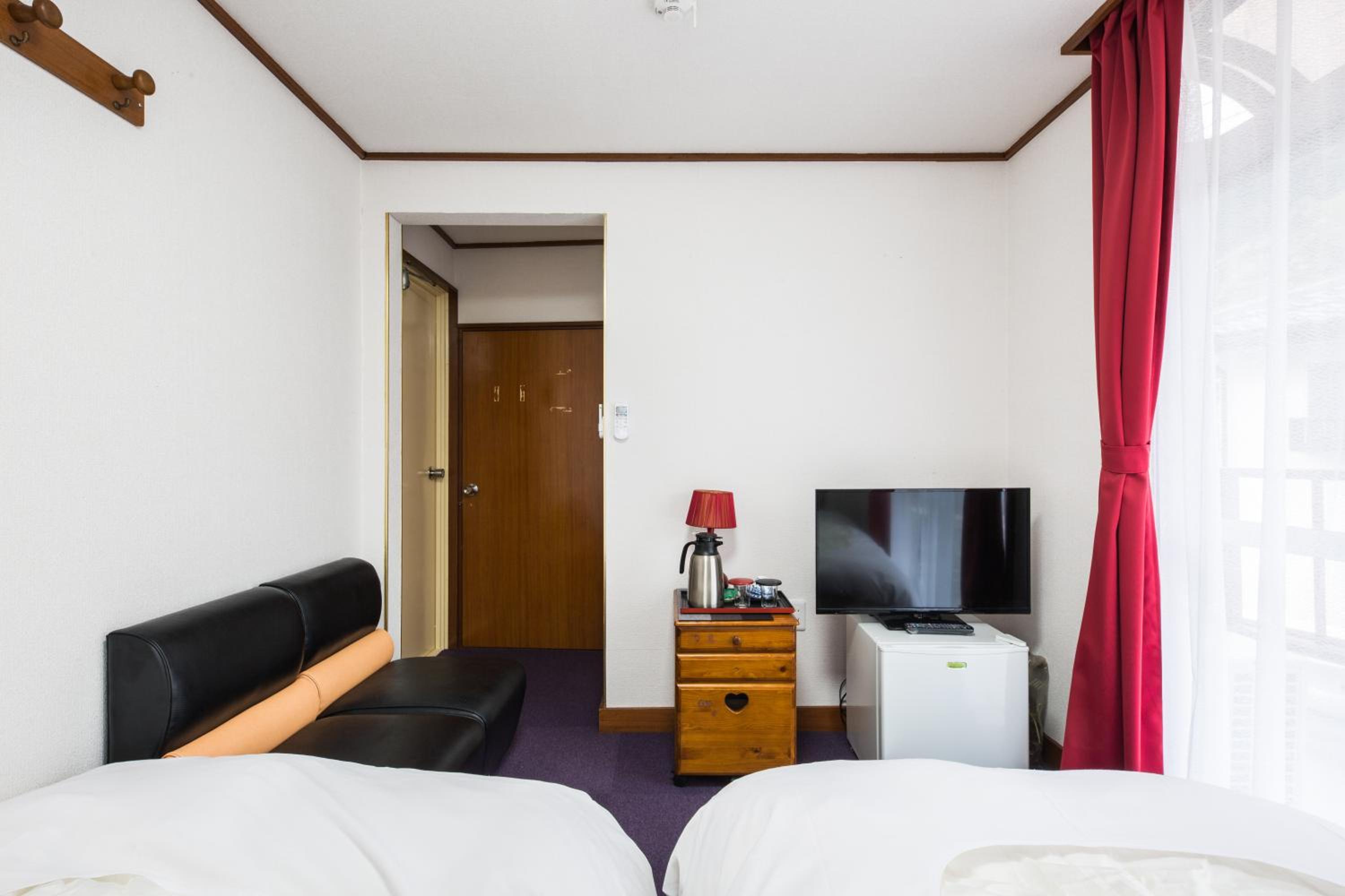 Quadruple Room - Photo 3