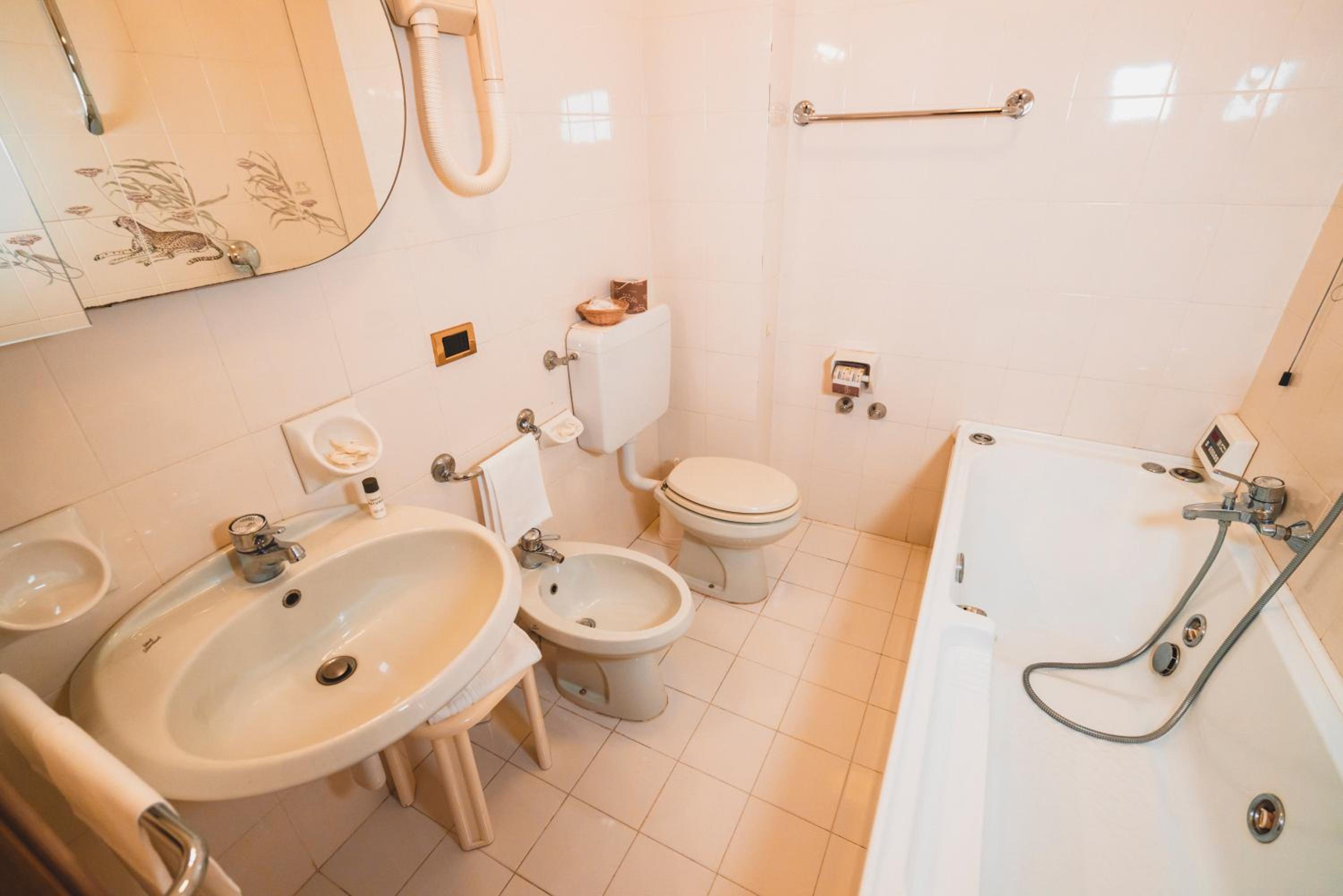 Two Connecting Double Rooms - Photo 3