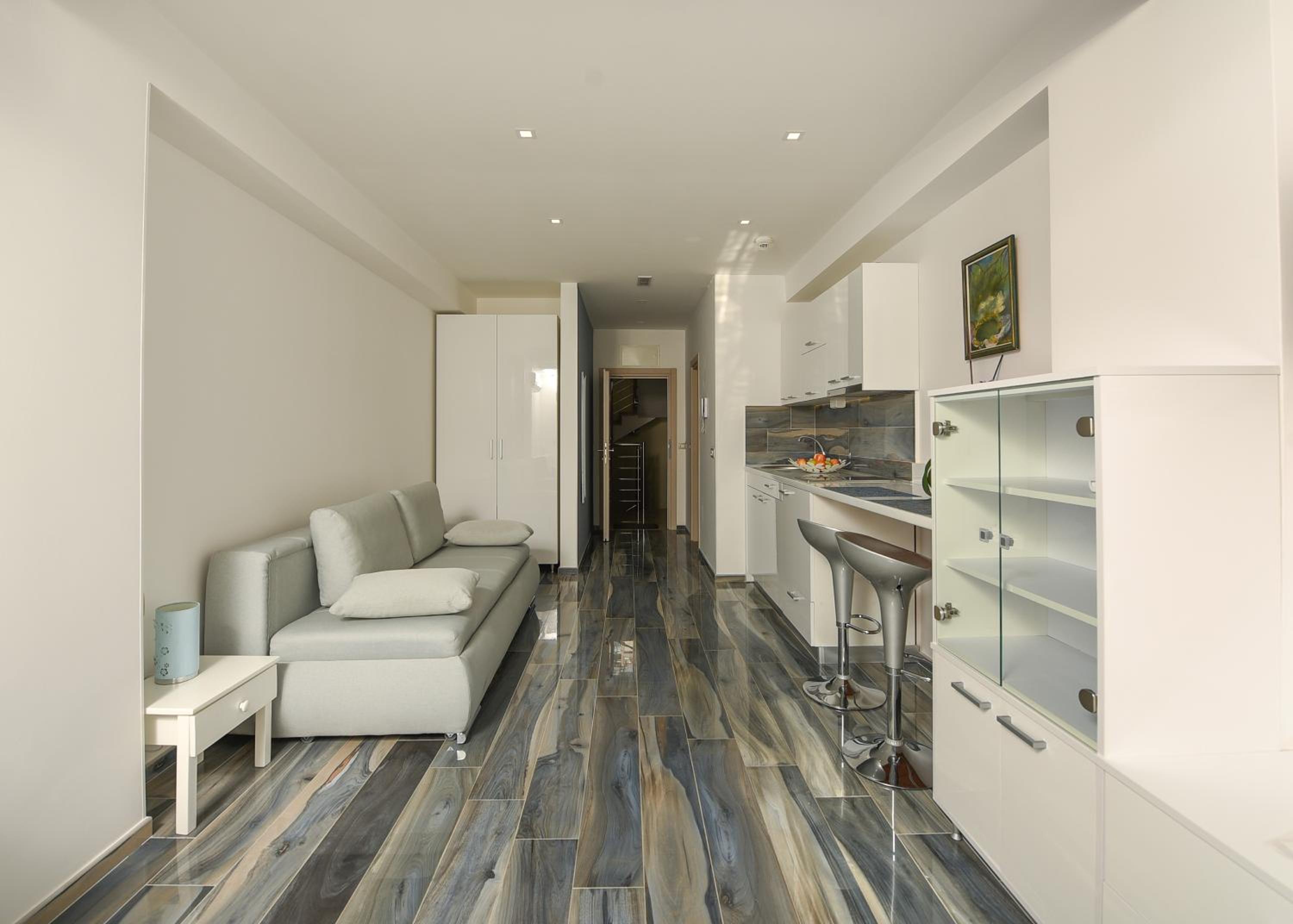 Studio Apartment - Photo 9