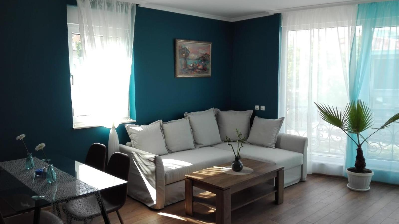 One-Bedroom Apartment photo 1
