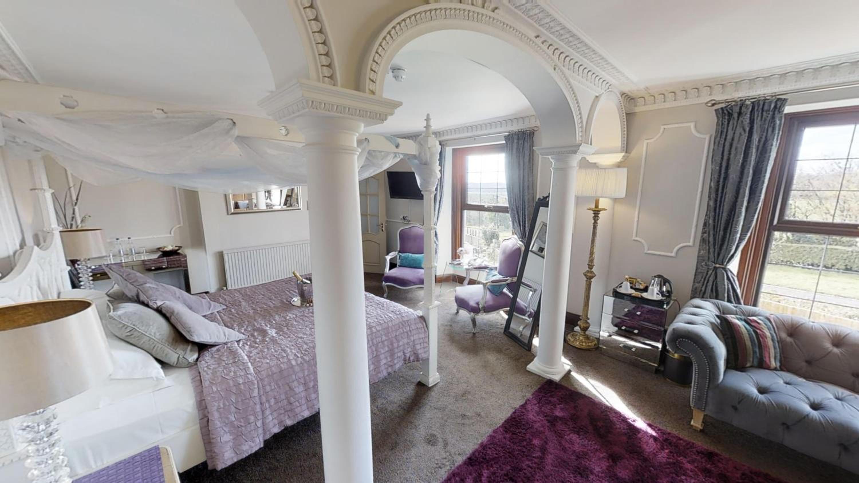 Double Room With Four Poster Bed photo 3
