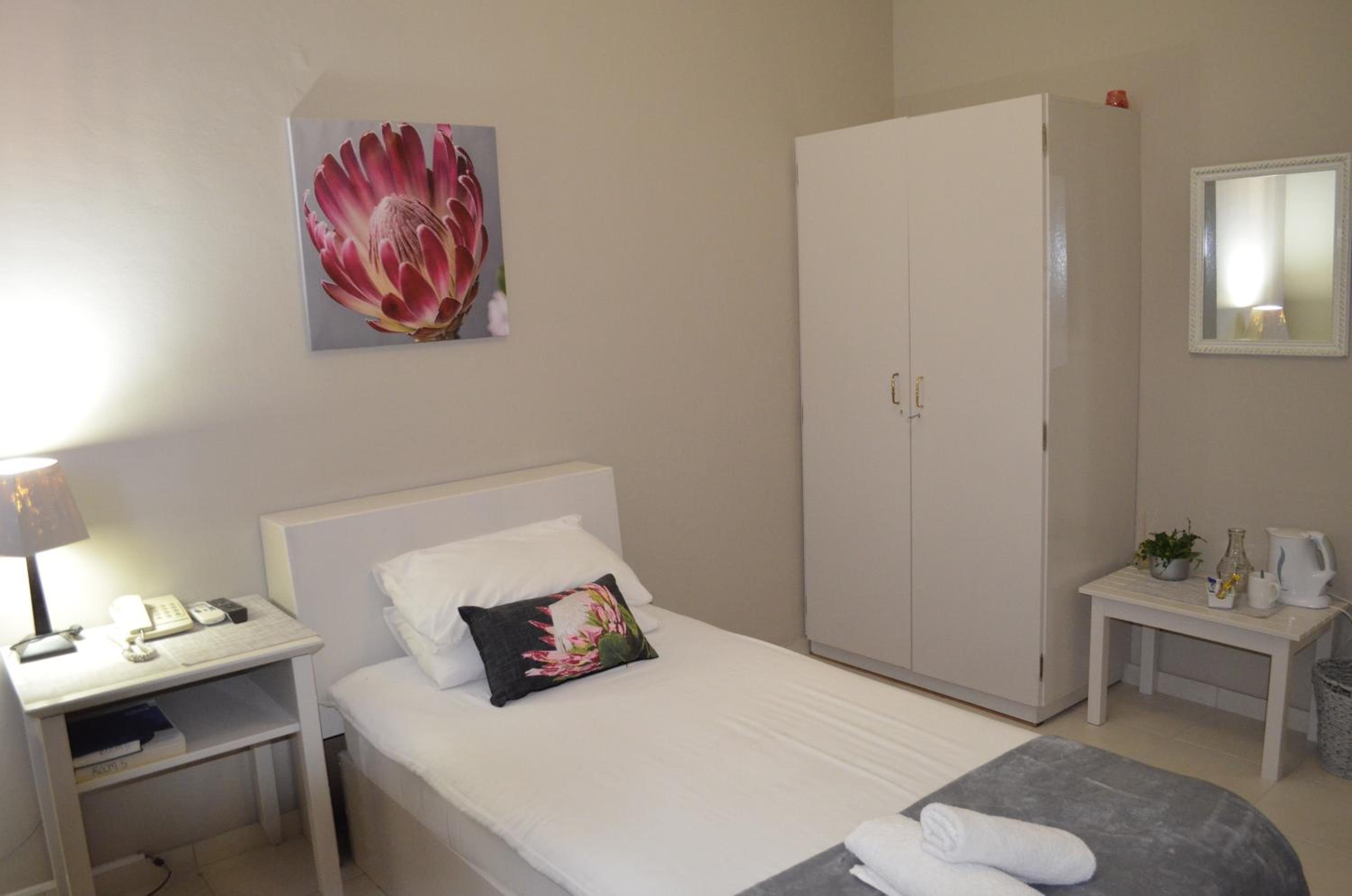 Deluxe Double Room with Bath photo 3