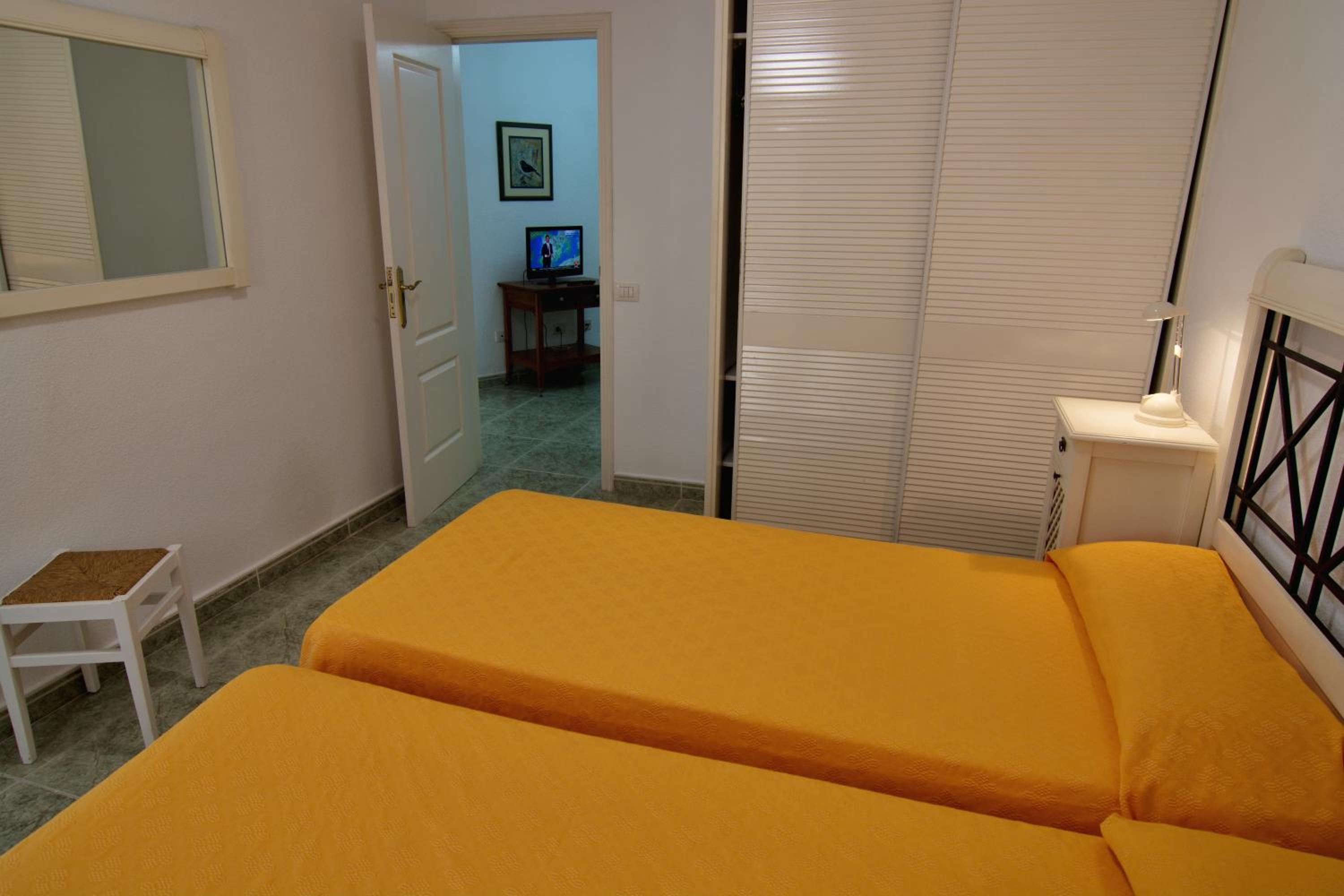 Apartment with Balcony 3 Adults photo 2