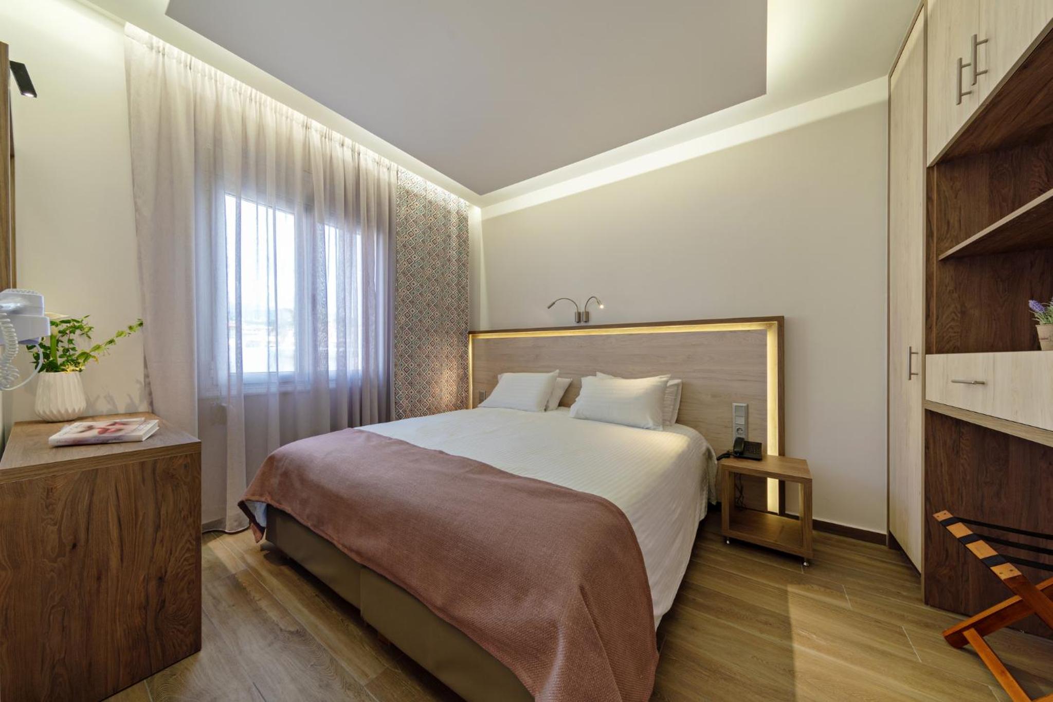 Deluxe One-Bedroom Apartment thumbnail 5
