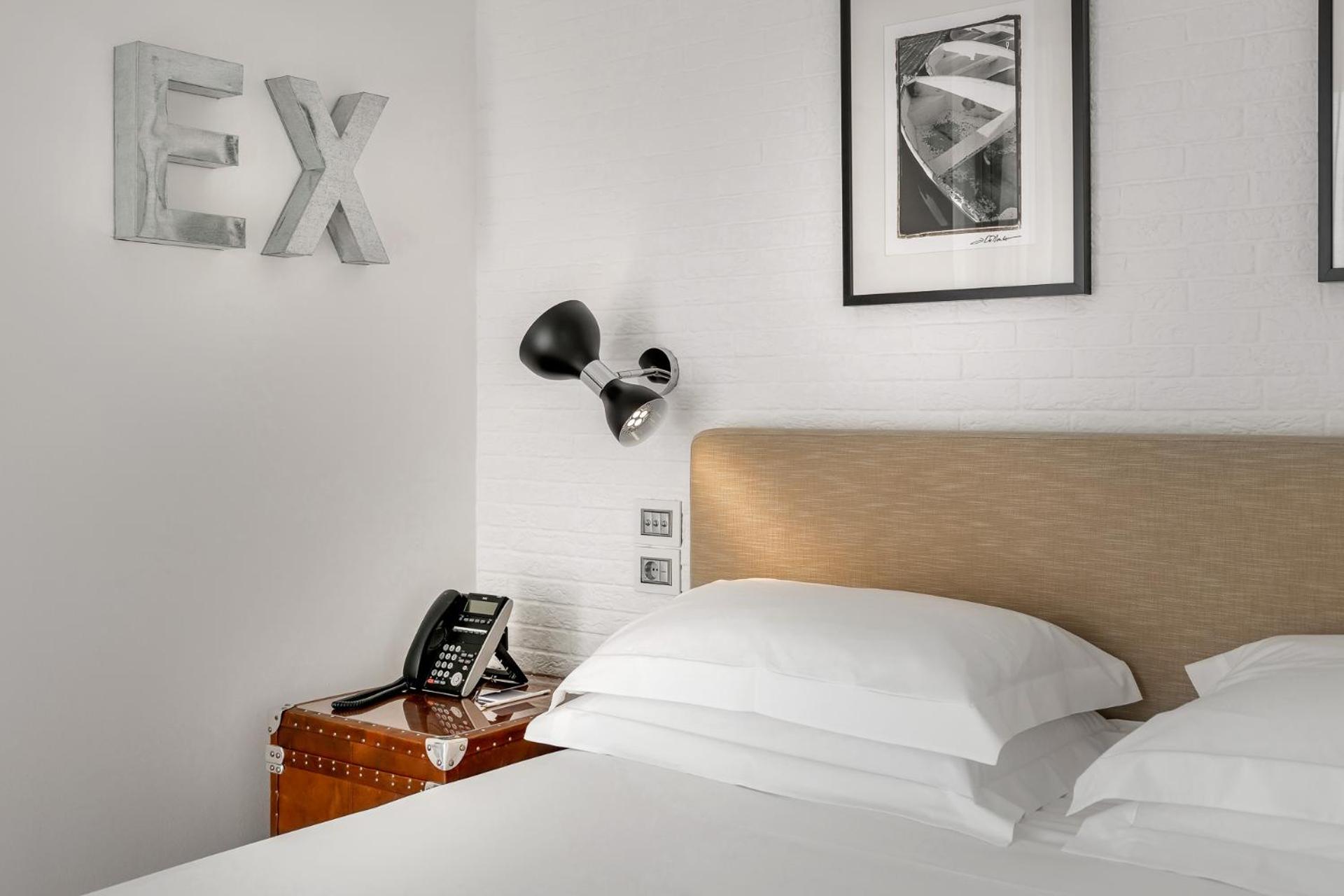 Deluxe Double Room with Side Sea View - Photo 1