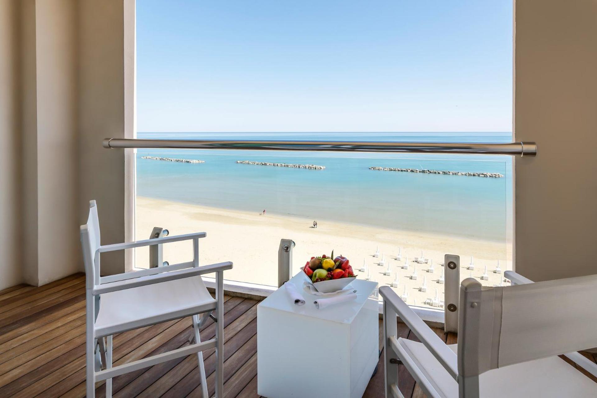Deluxe Double Room with Sea View - Photo 13