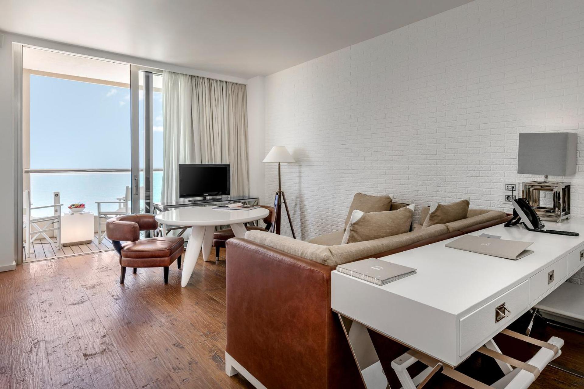 Superior Suite - Photo 6
