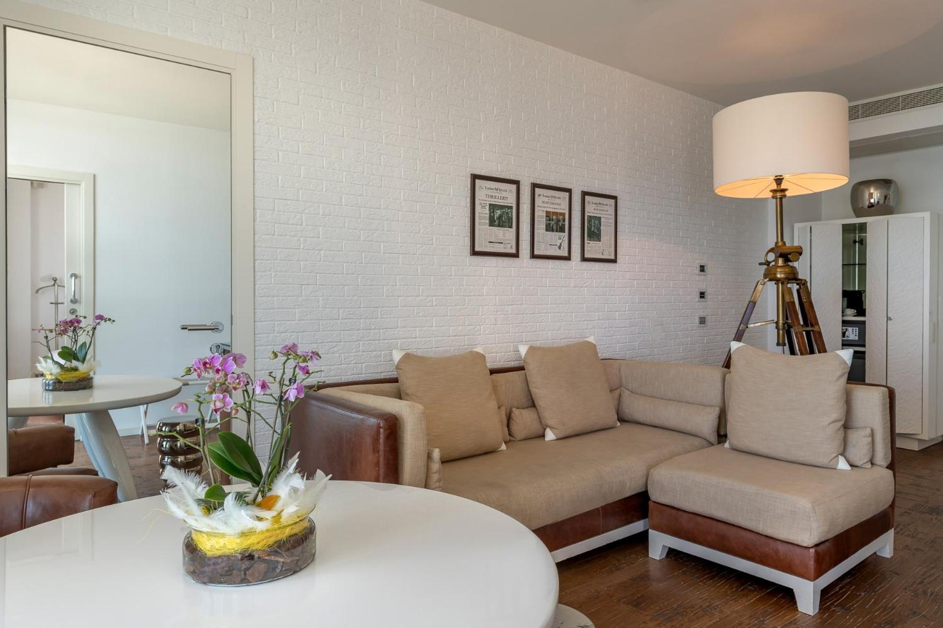 Superior Suite - Photo 18