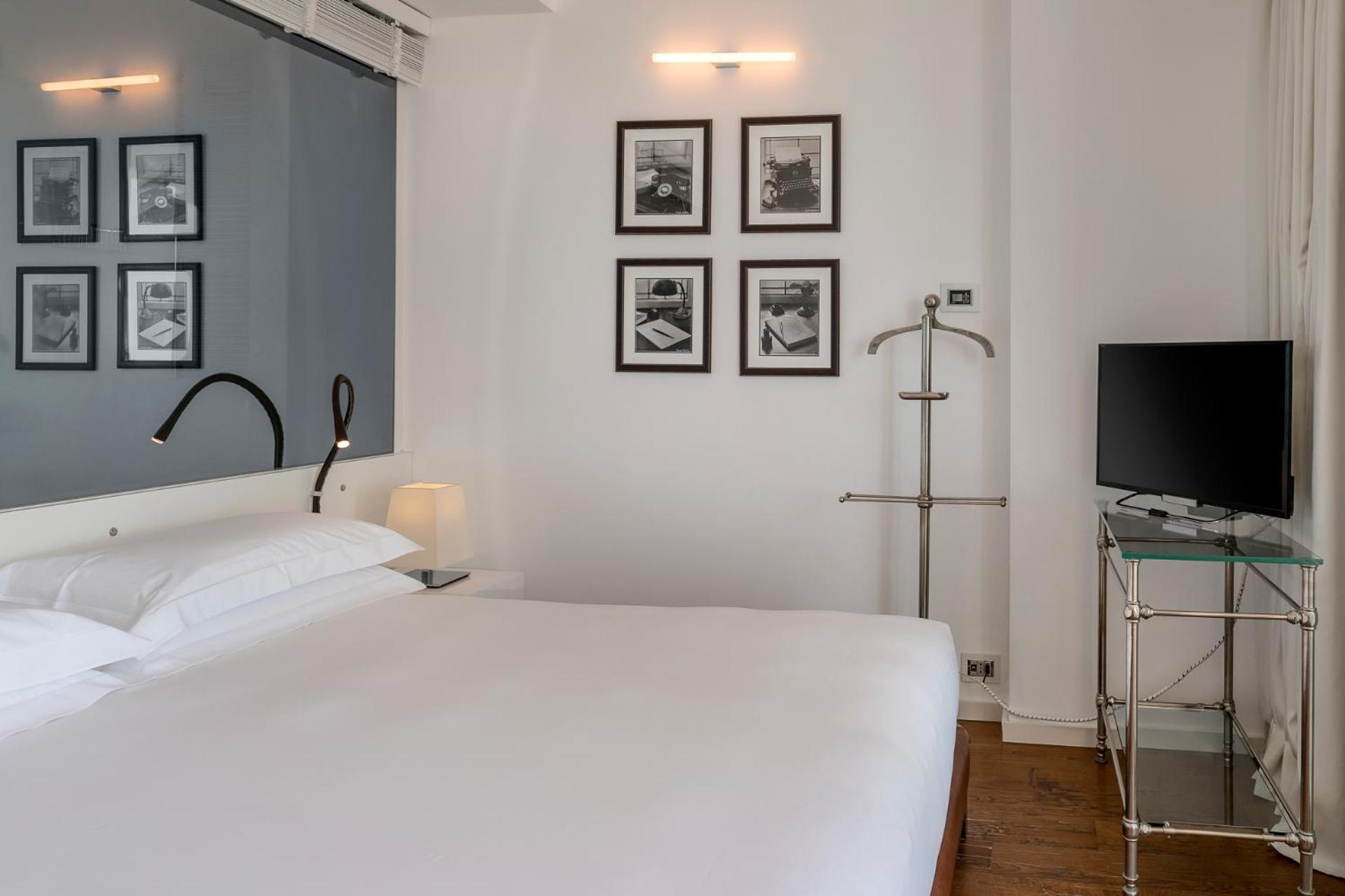 Superior Suite - Photo 17